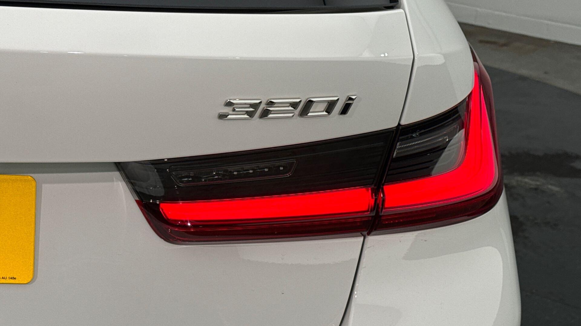 BMW 3 Series view 22