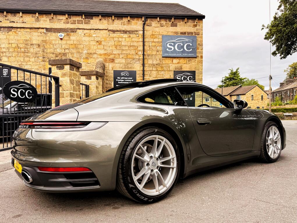 Porsche 911 view 13