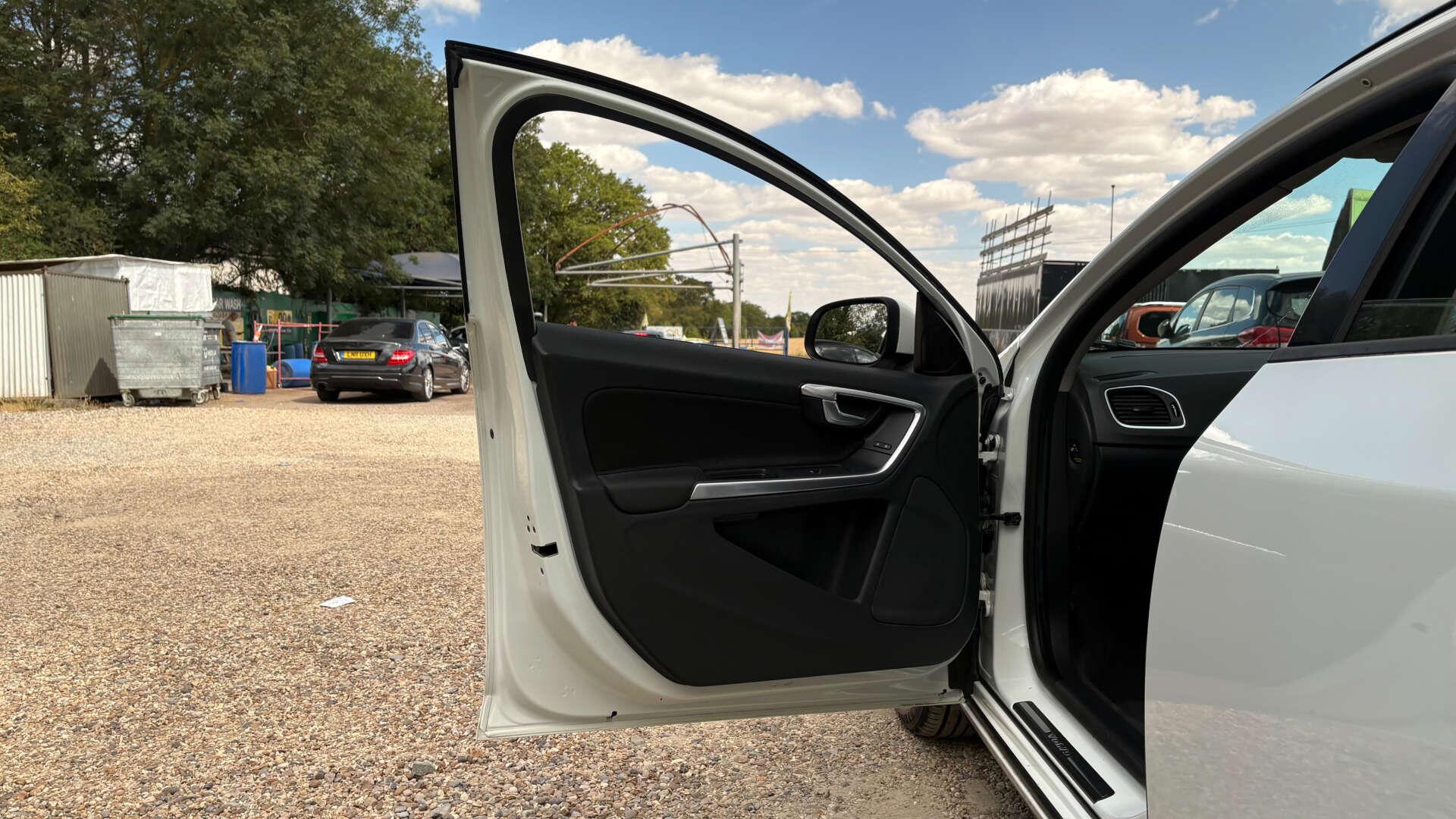 Volvo V60 view 34