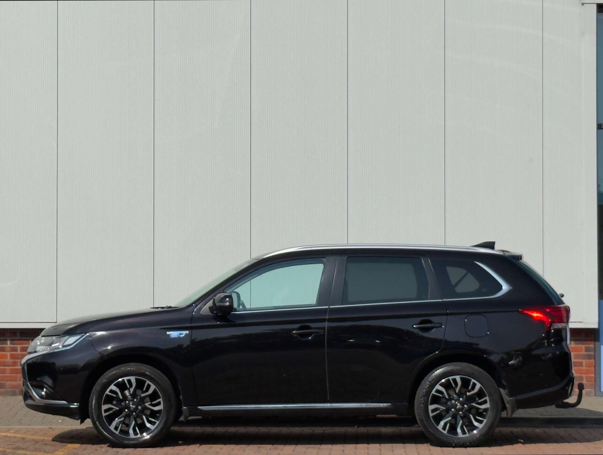 Mitsubishi Outlander view 6