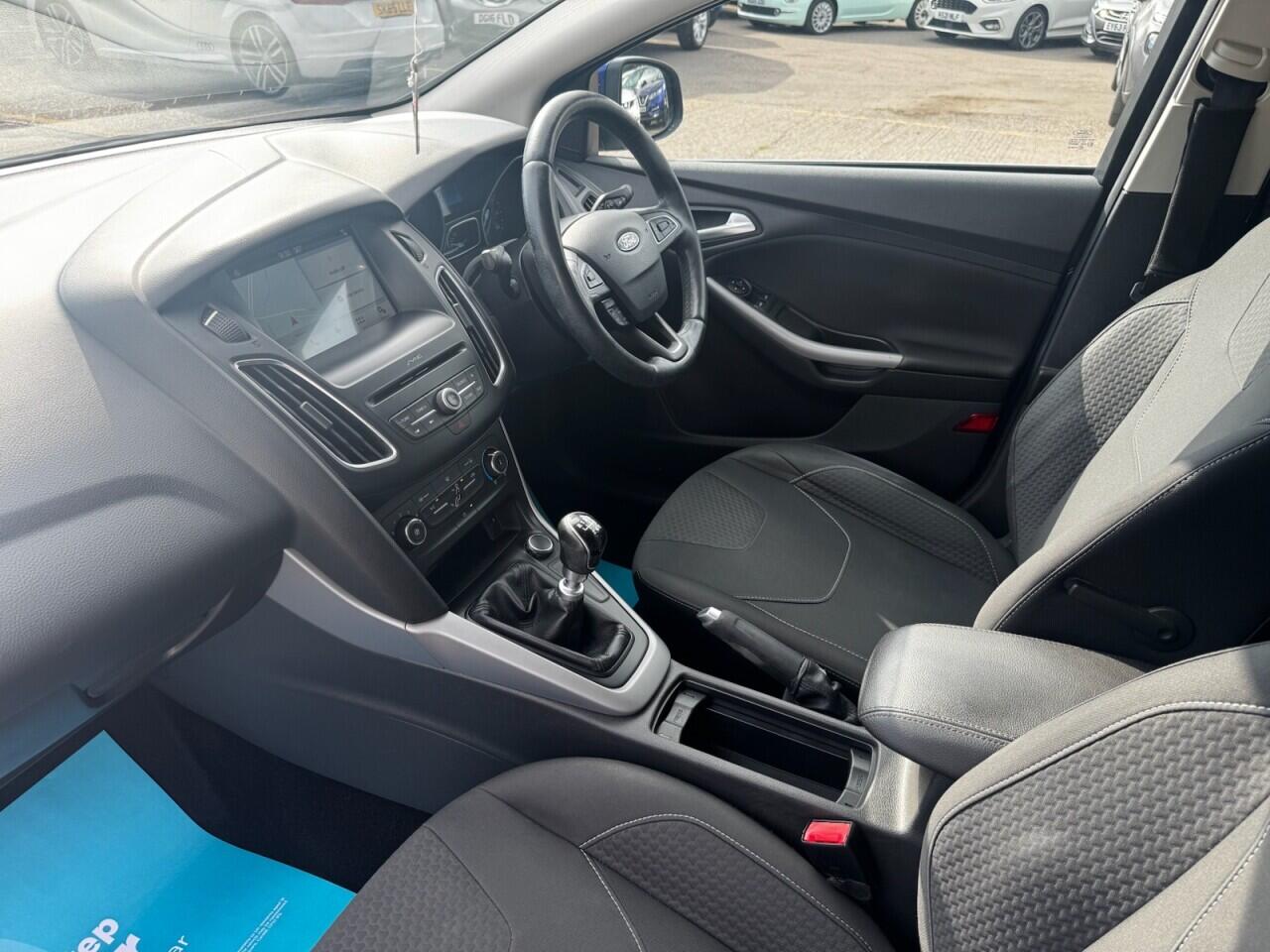 Ford Focus view 3