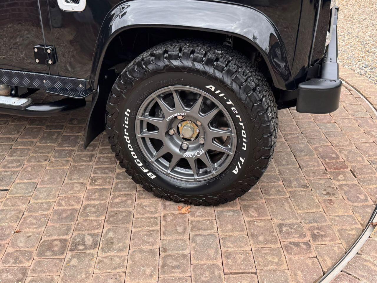 Land Rover Defender view 24