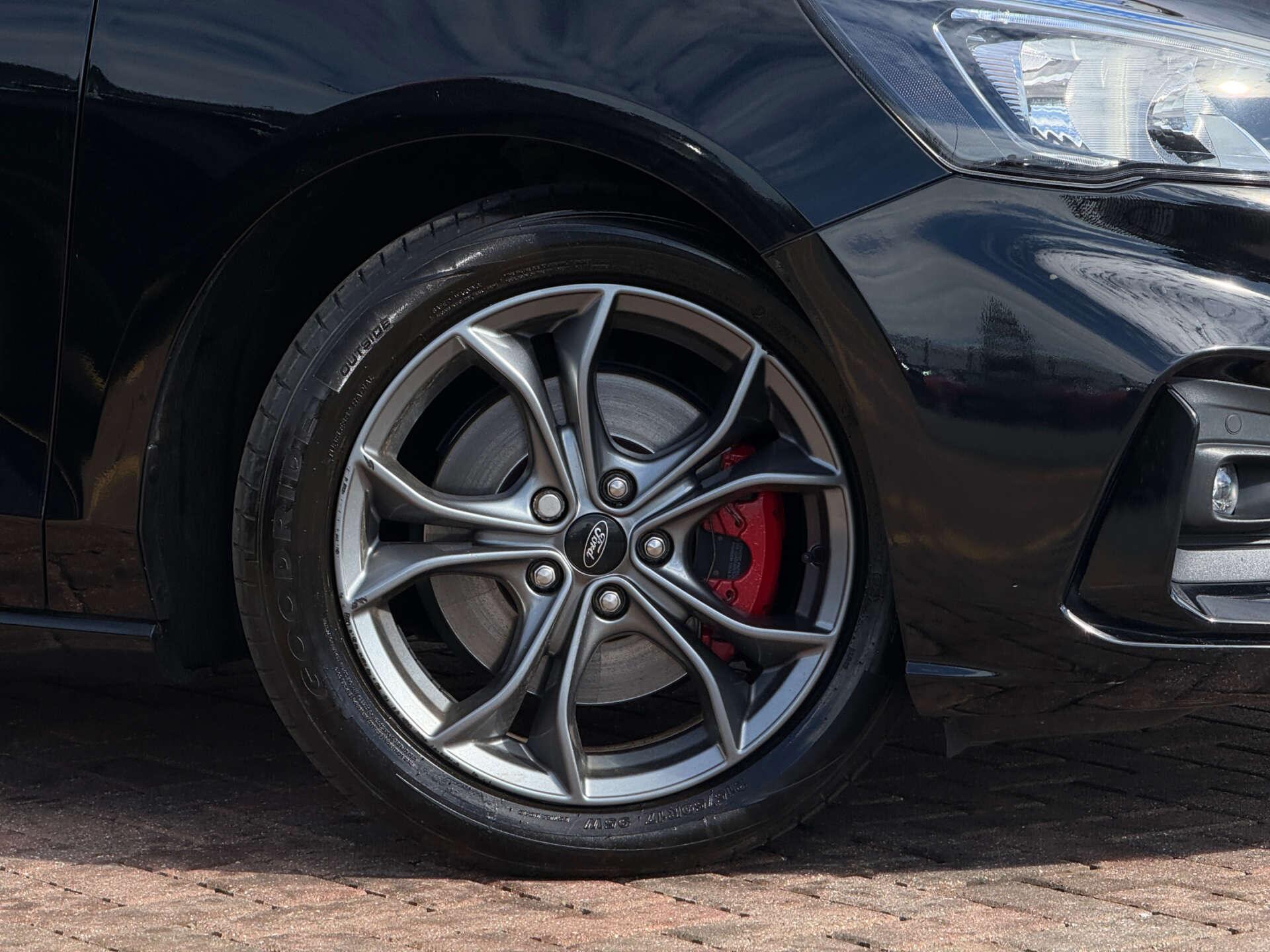 Ford Focus view 10