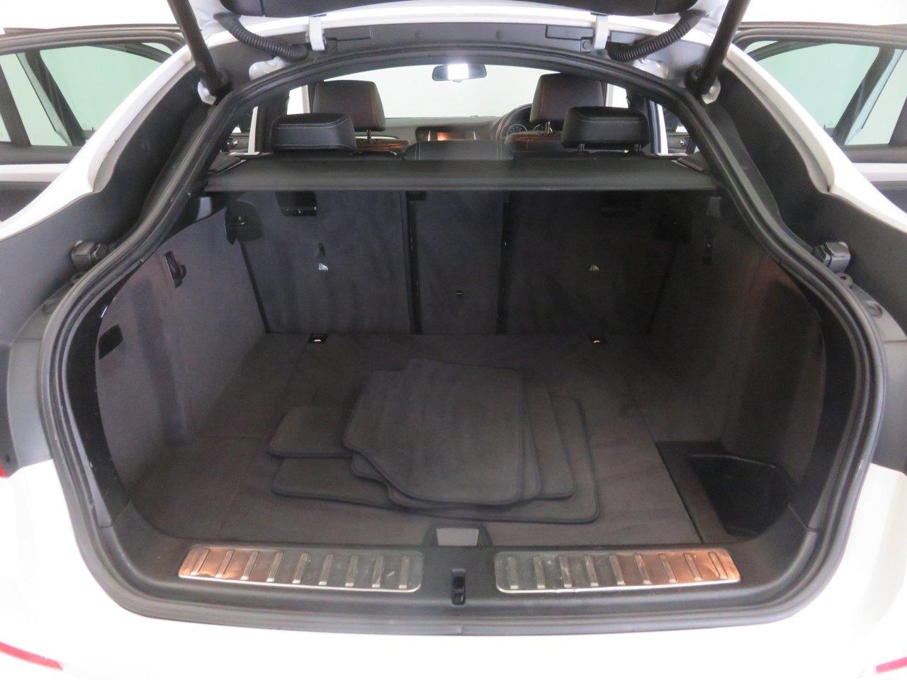 BMW X4 view 25