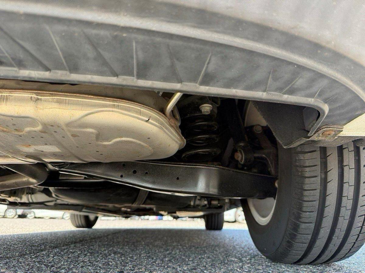 Volkswagen Beetle view 23