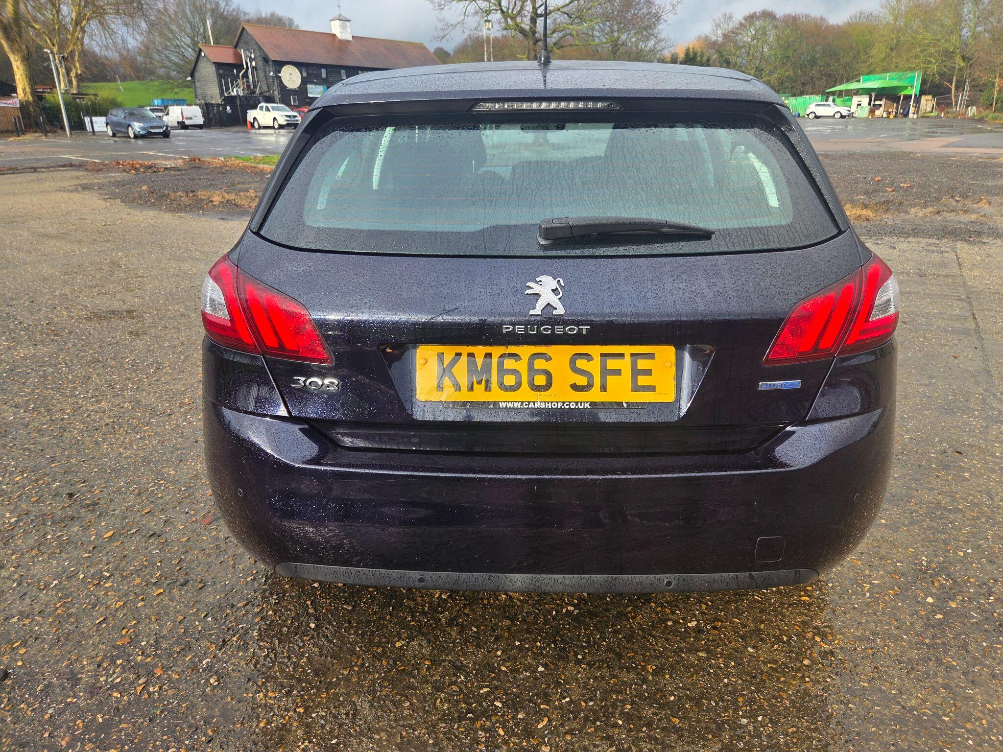 Peugeot 308 view 11