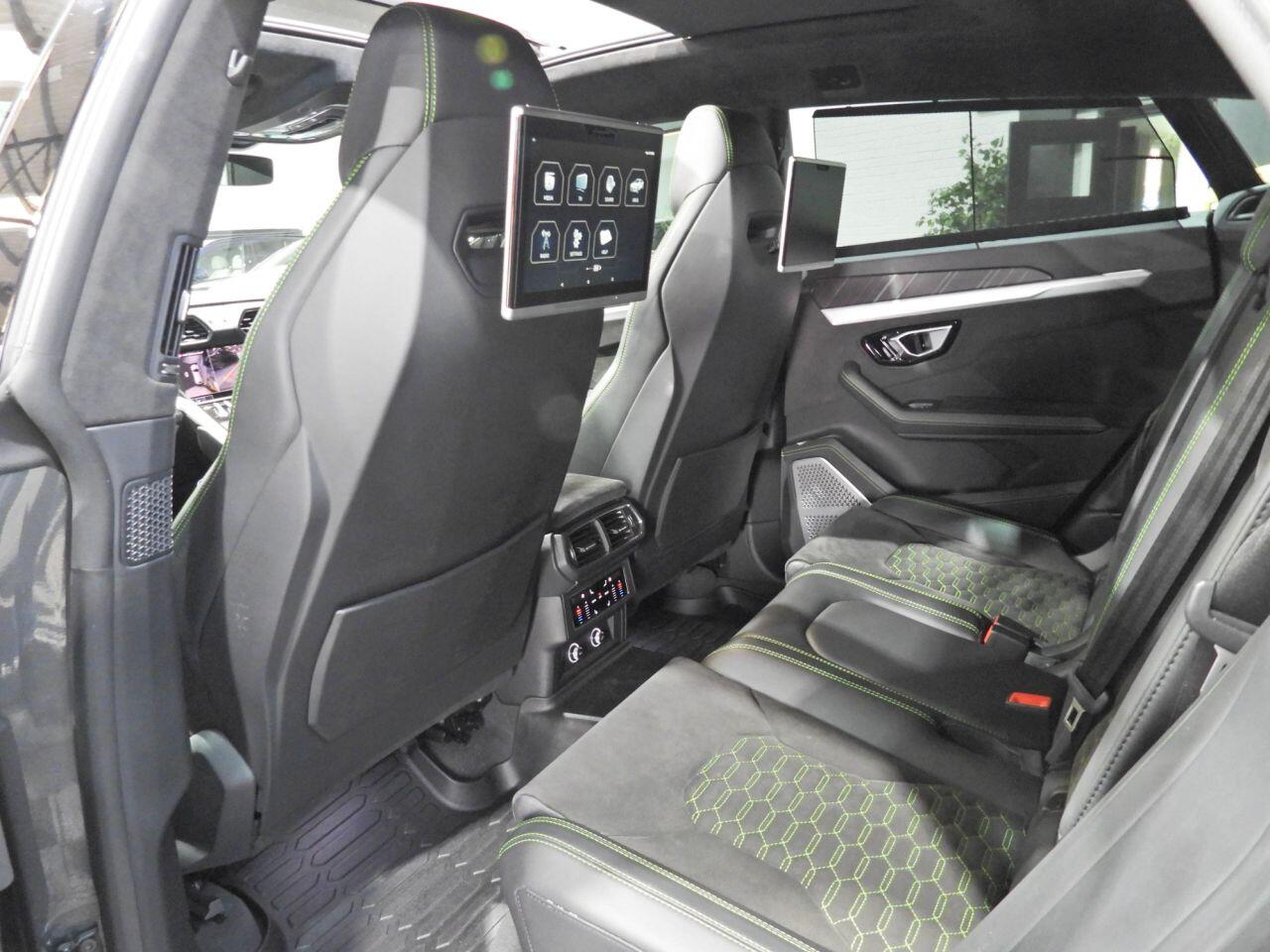 Lamborghini Urus view 38