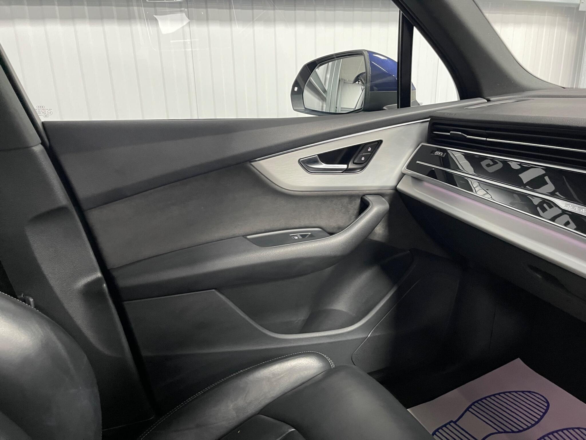 Audi Q7 view 40