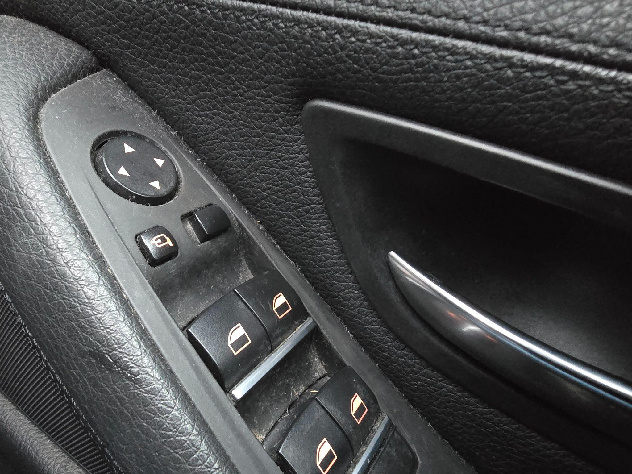 BMW 5 Series view 18