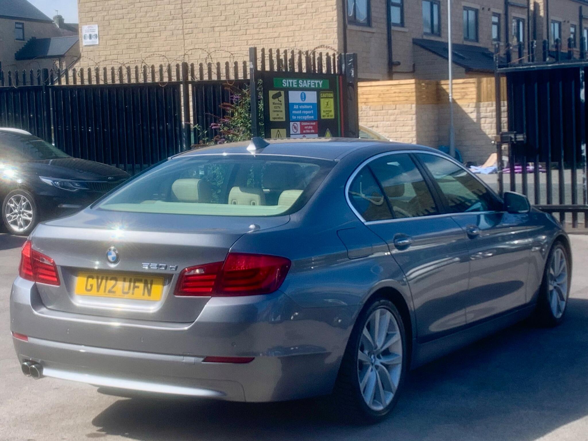 BMW 5 Series view 8