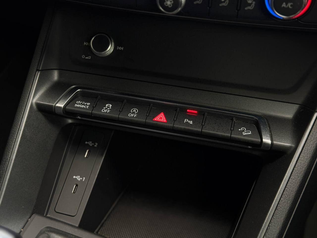 Audi Q3 view 41