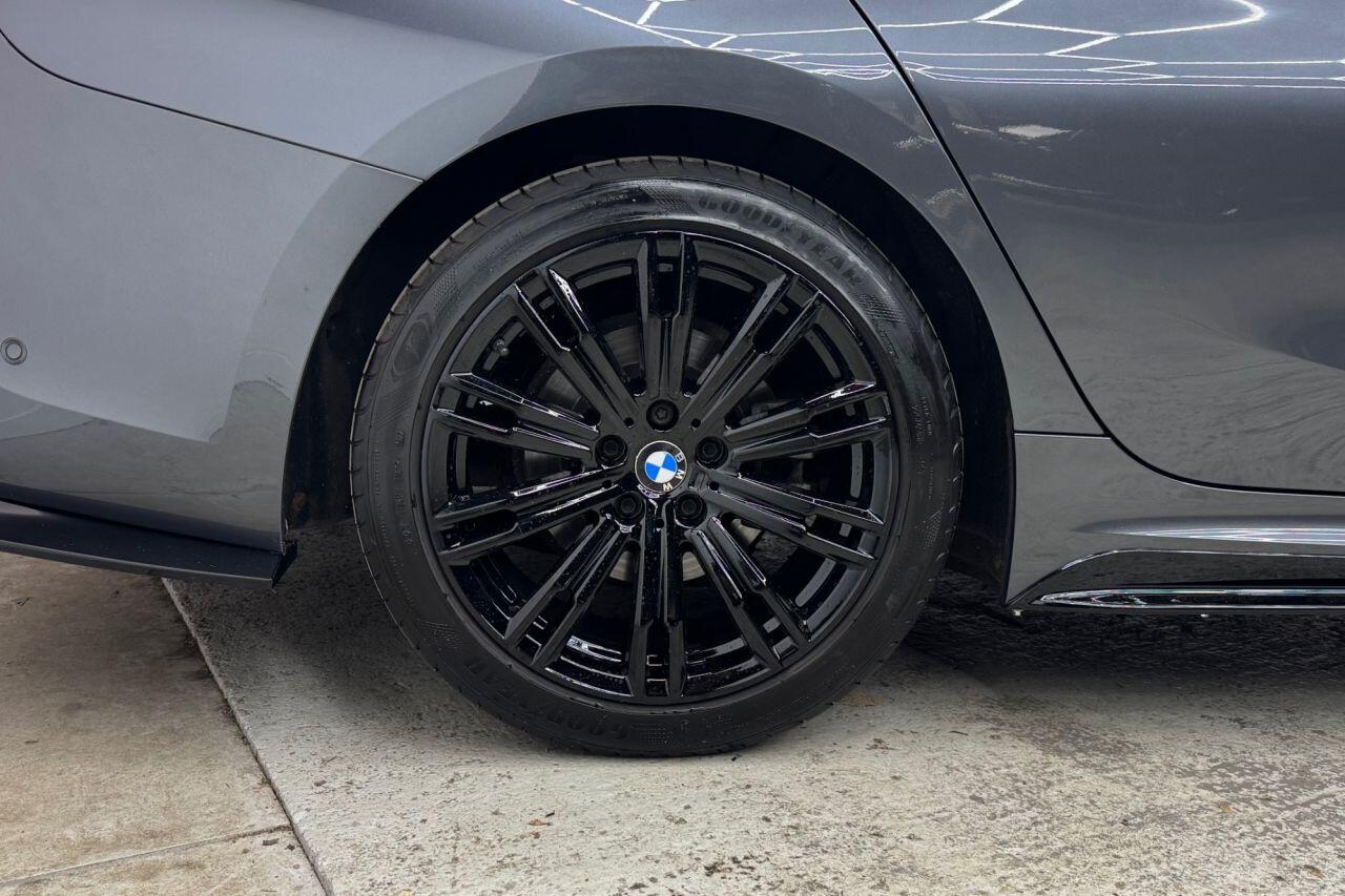 BMW 3 Series view 13