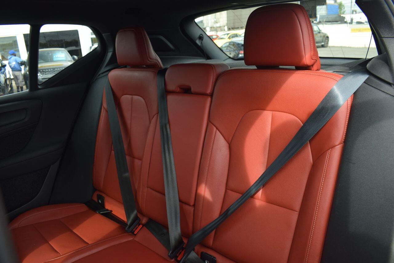 Volvo XC40 view 19