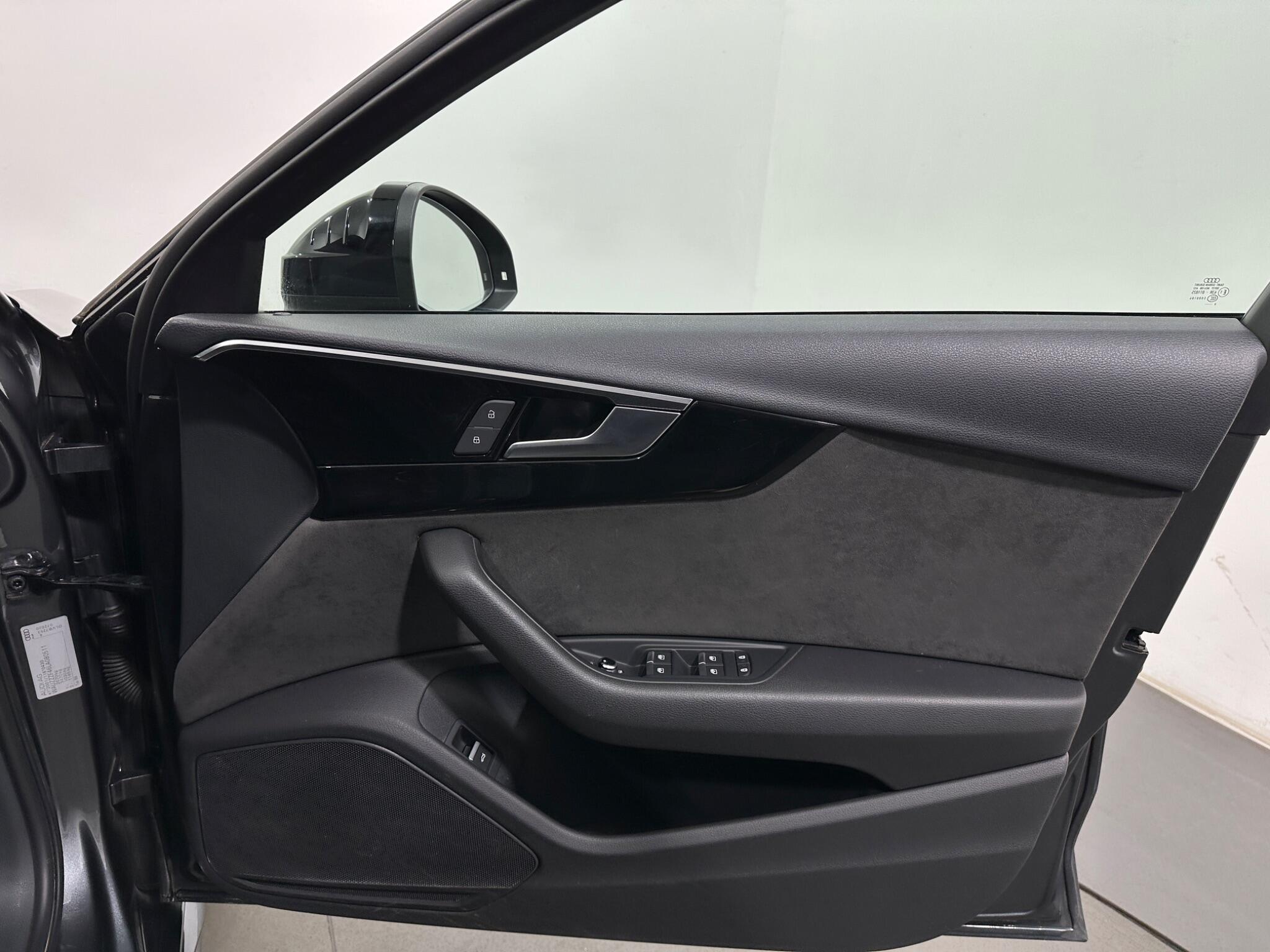 Audi A4 view 34