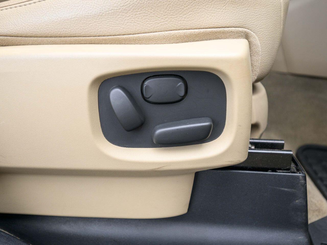 Land Rover Discovery view 25