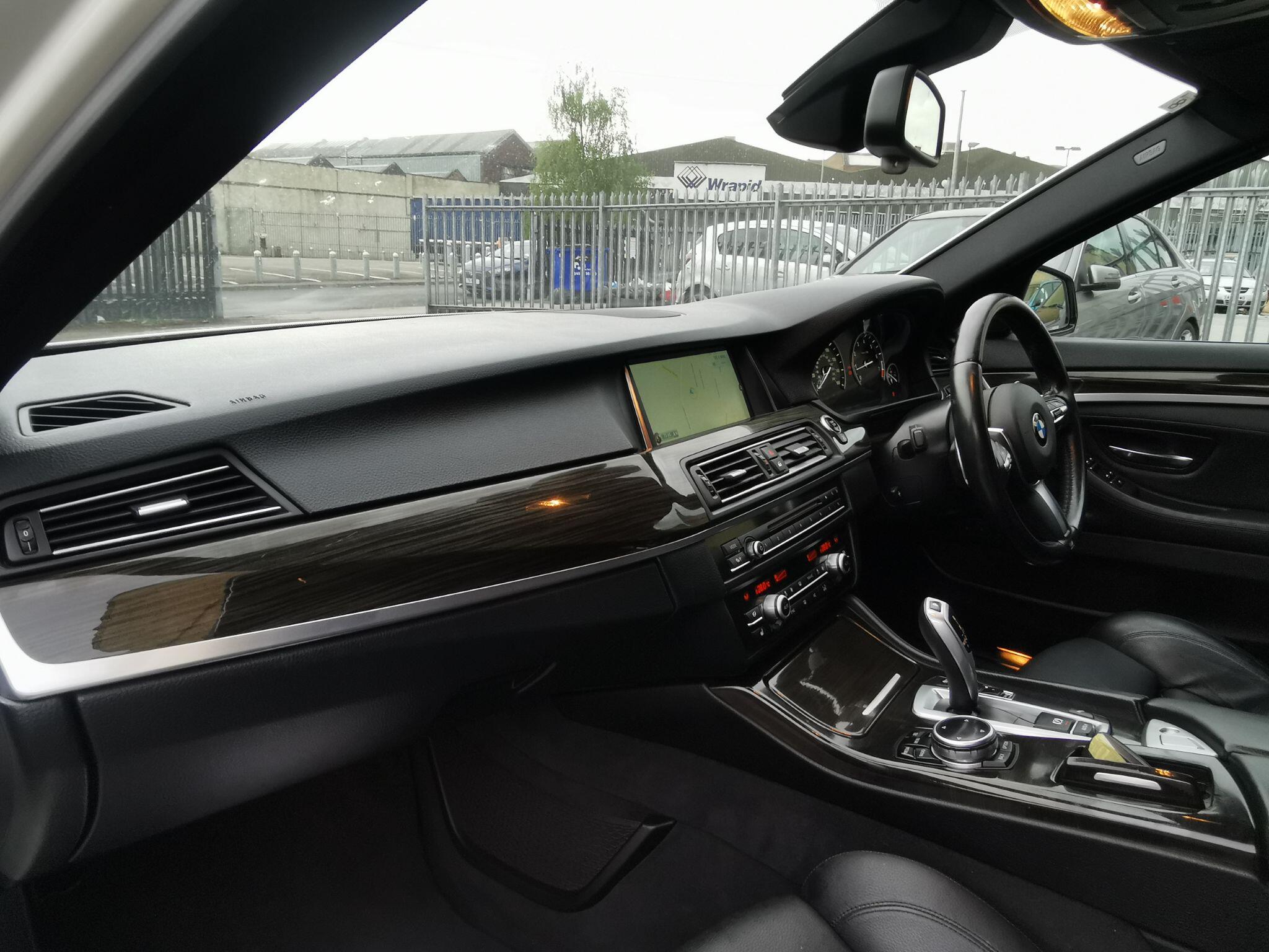 BMW 5 Series view 9