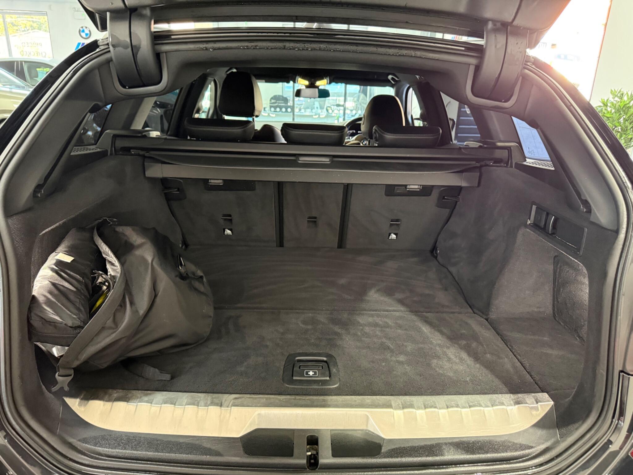 BMW 3 Series view 30