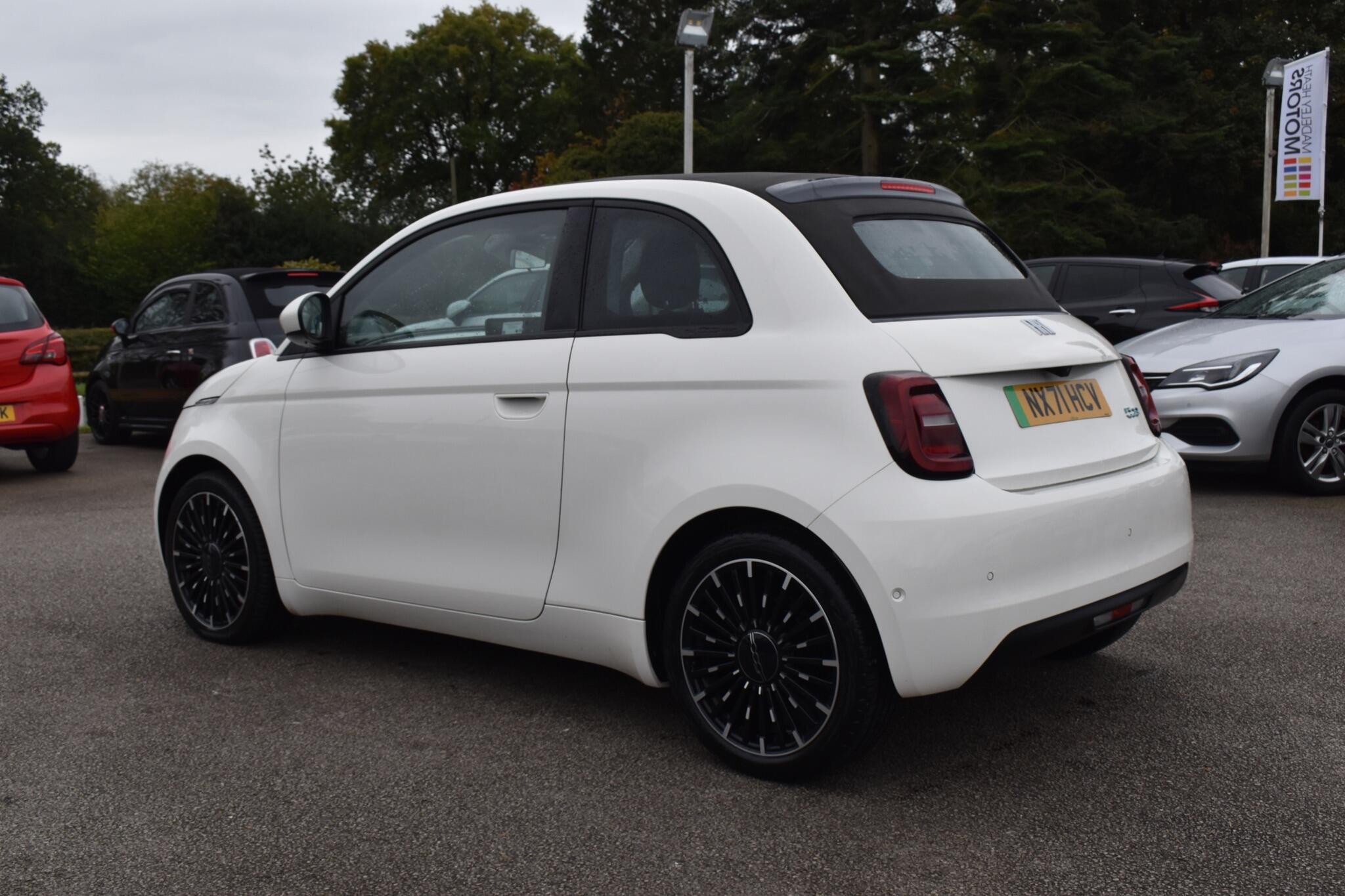 500e C - 42kWh Icon Auto 2dr - Image 18