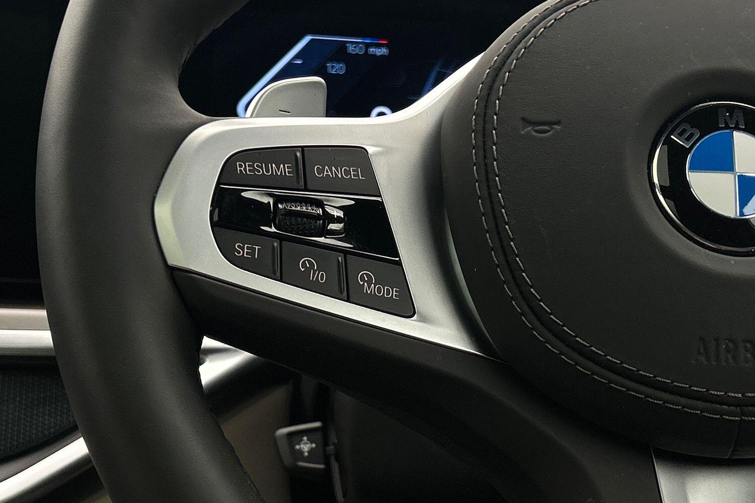 BMW X7 view 18