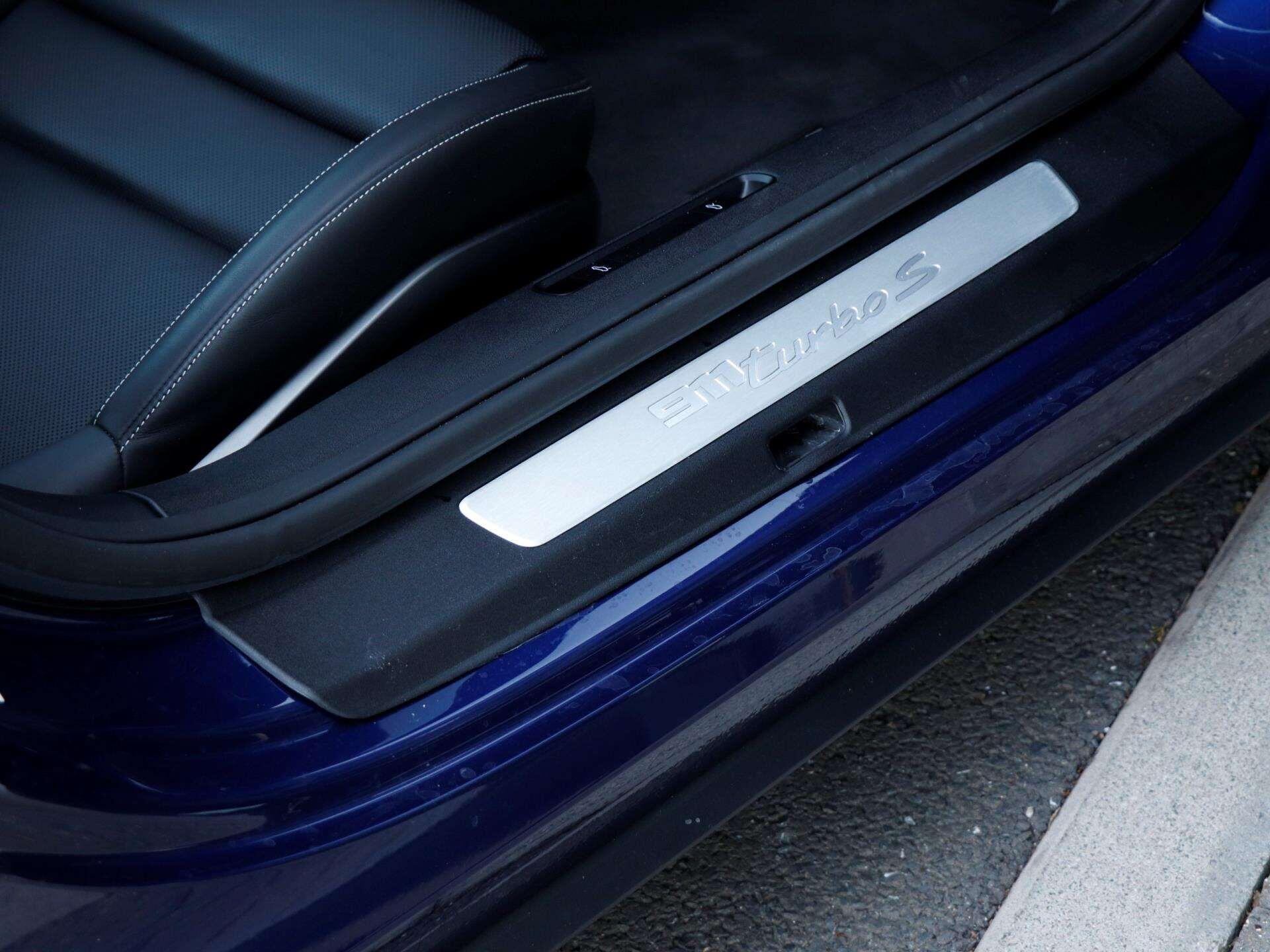 Porsche 911 view 24