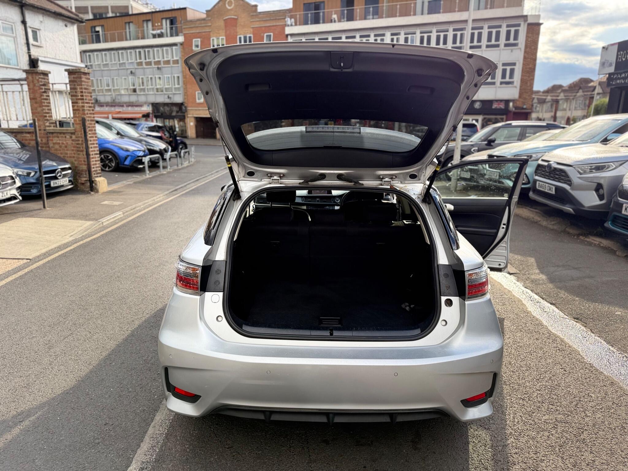 Lexus CT view 9