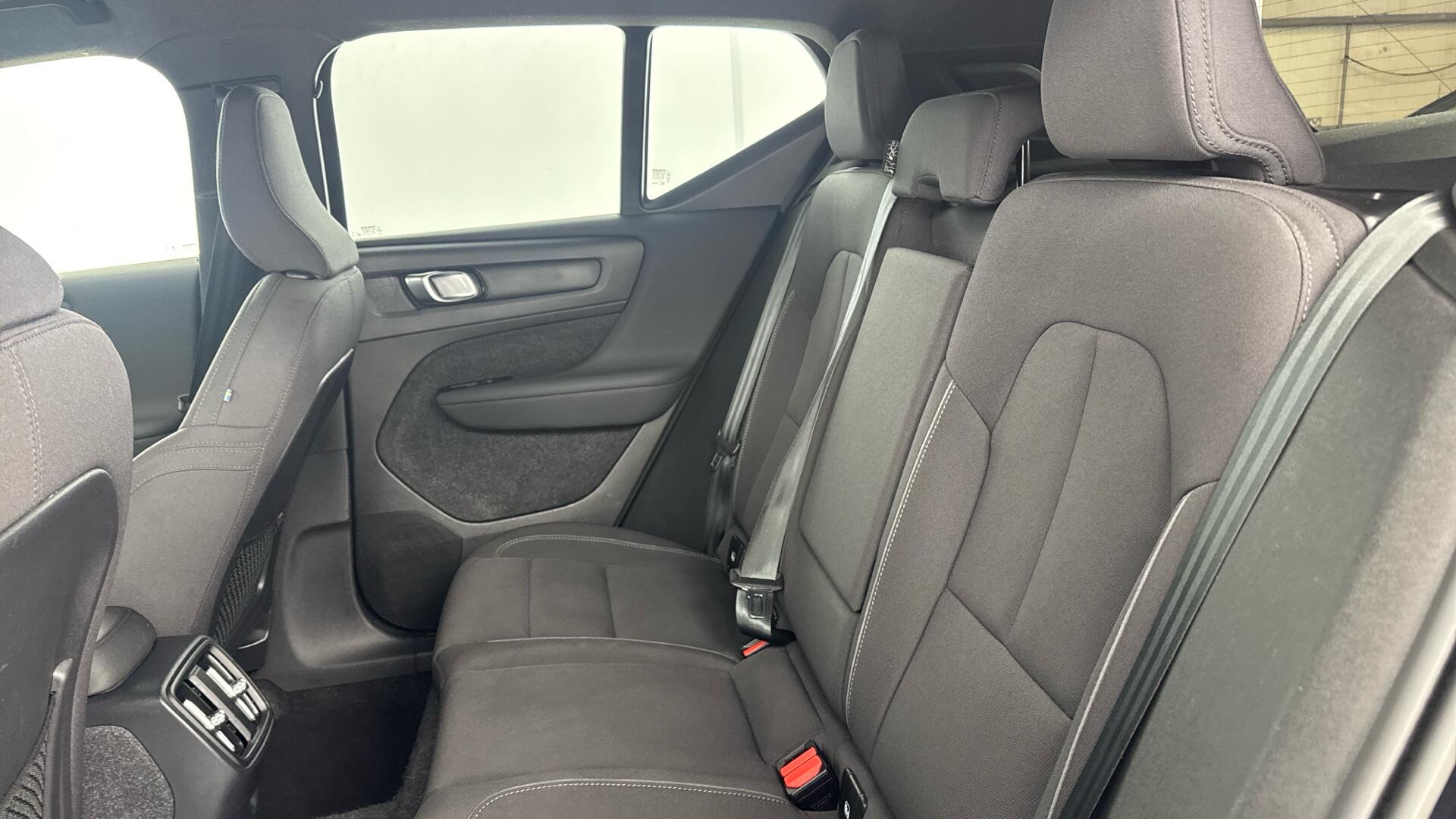 Volvo XC40 view 14