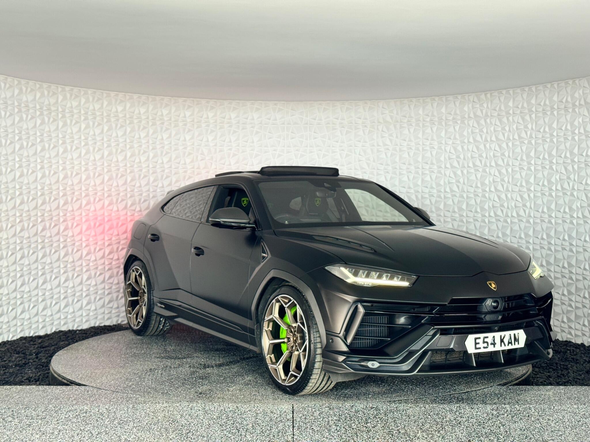 Lamborghini Urus view 6