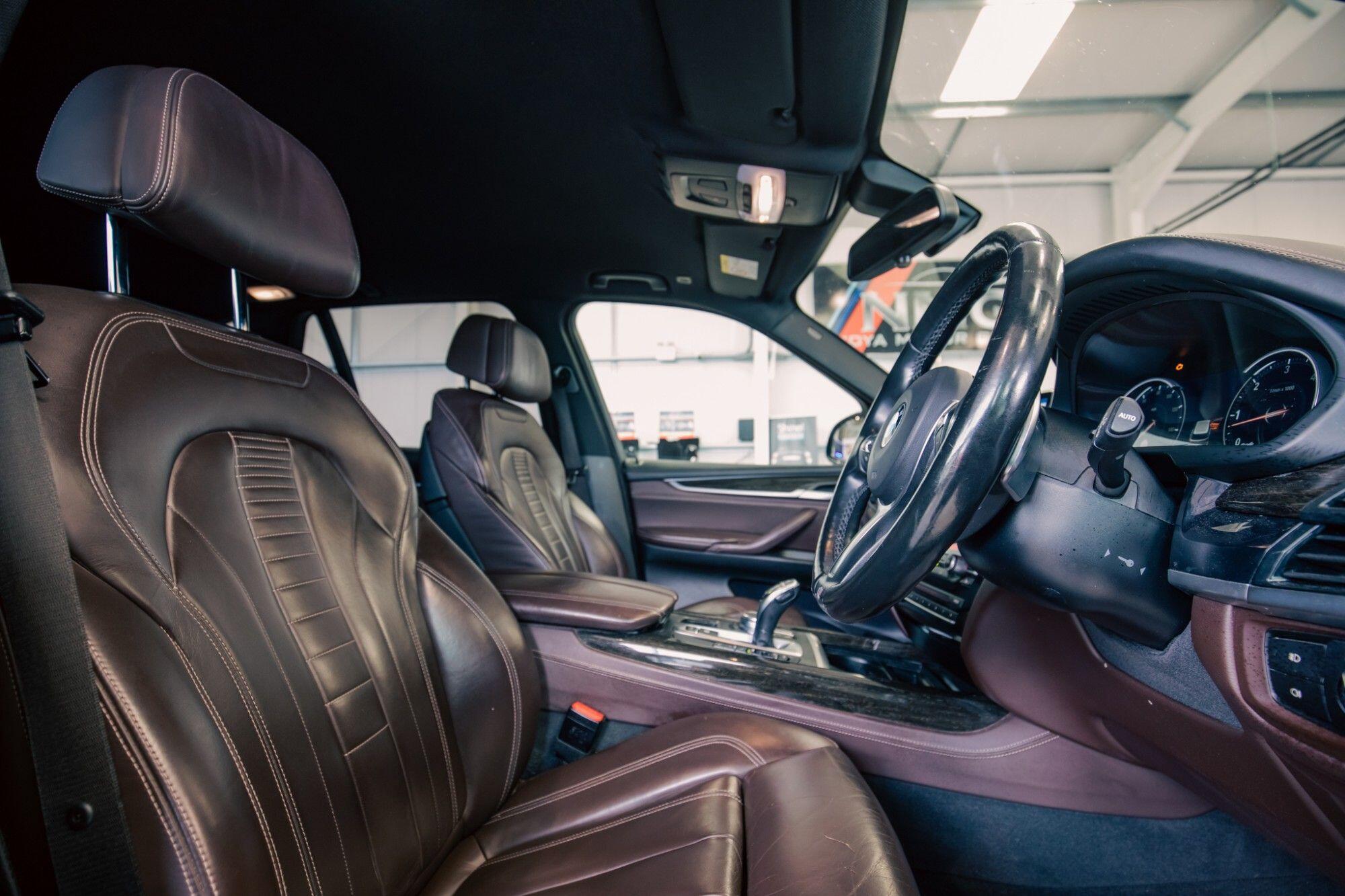 BMW X5 view 3