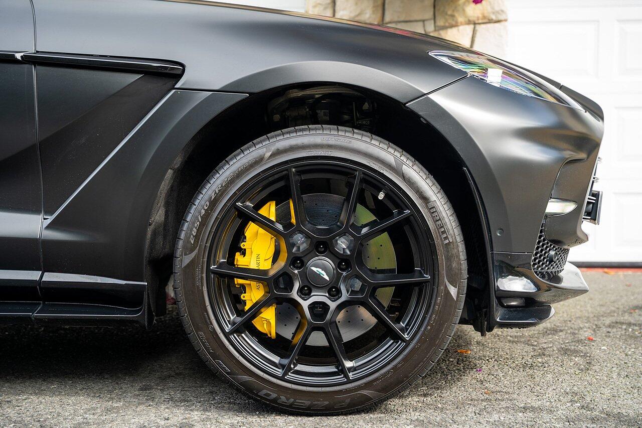 Aston Martin DBX view 5