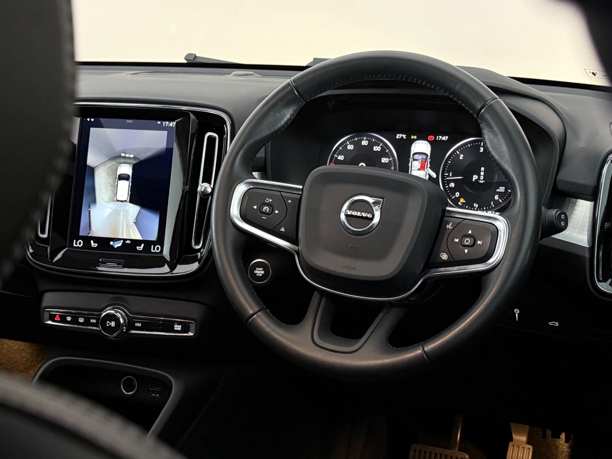 Volvo XC40 view 14
