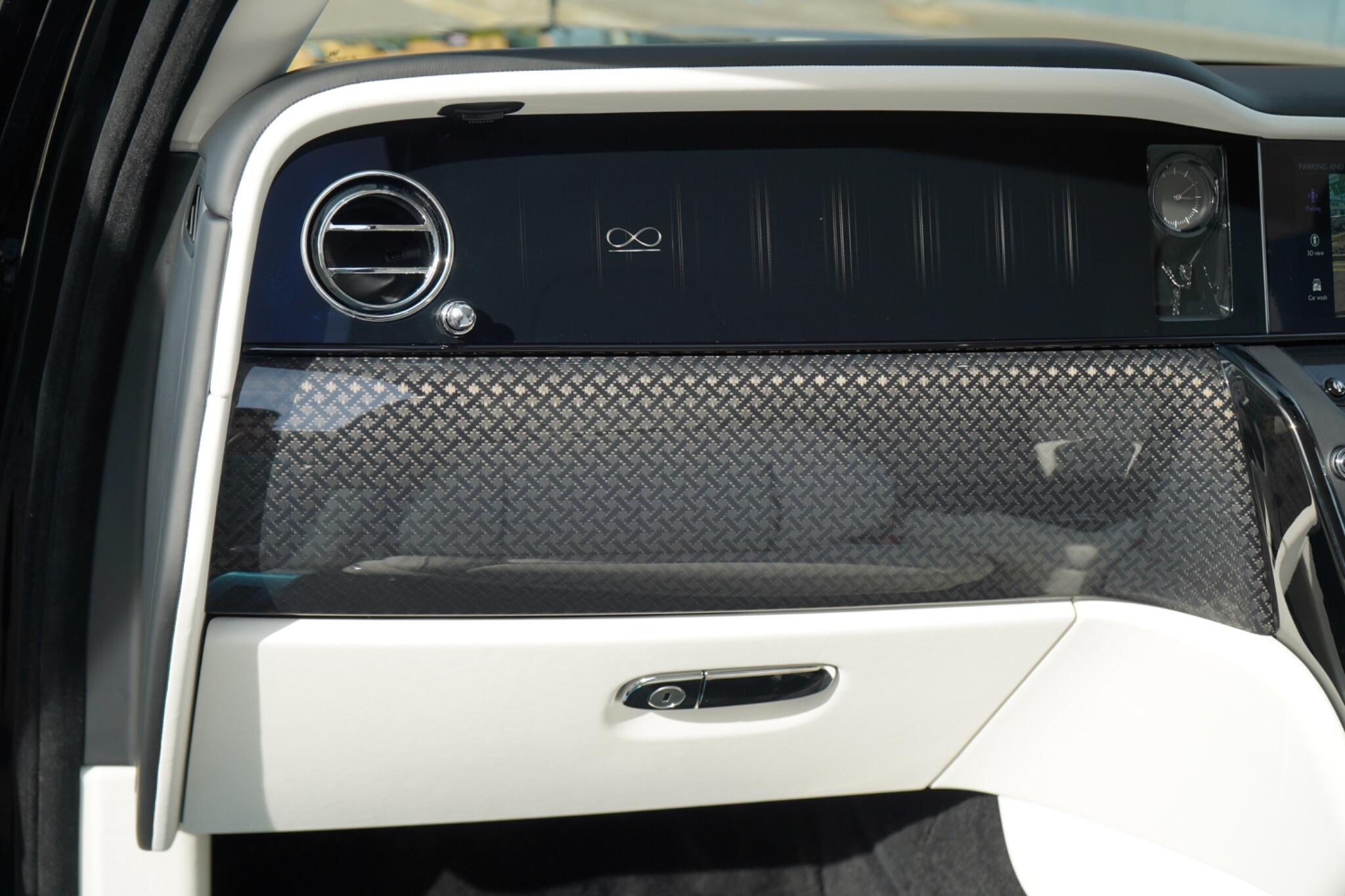 Rolls-Royce Cullinan view 18