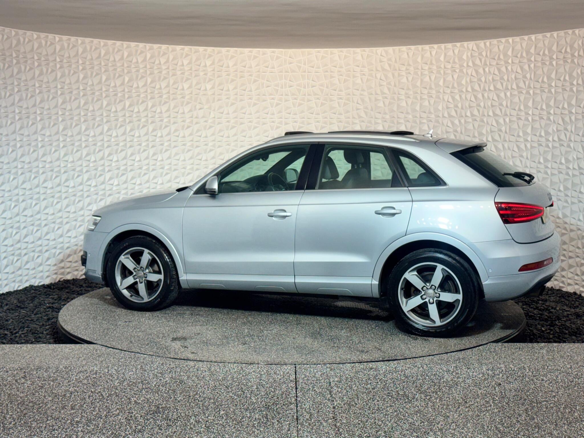Audi Q3 view 18