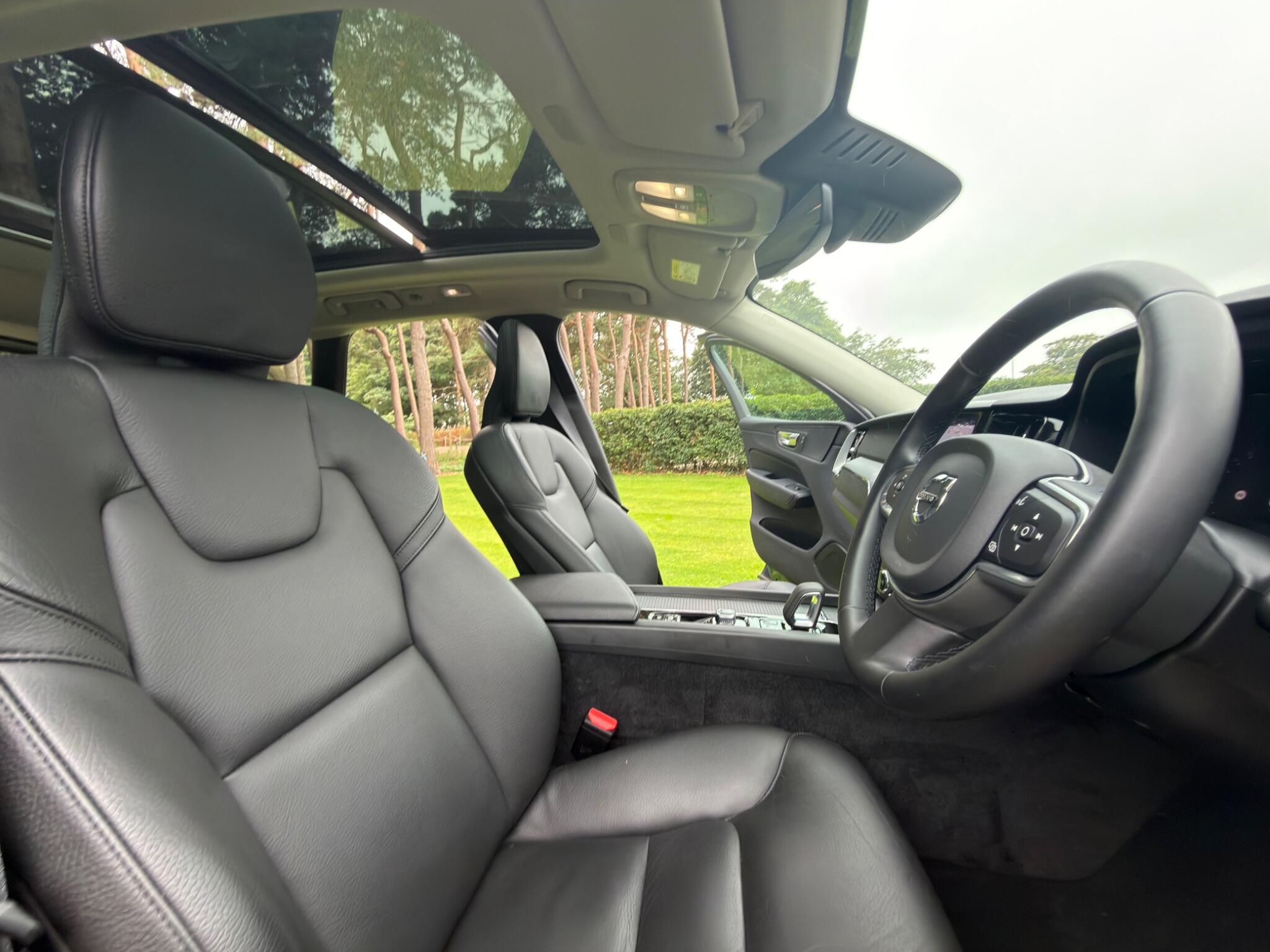 Volvo XC60 view 26
