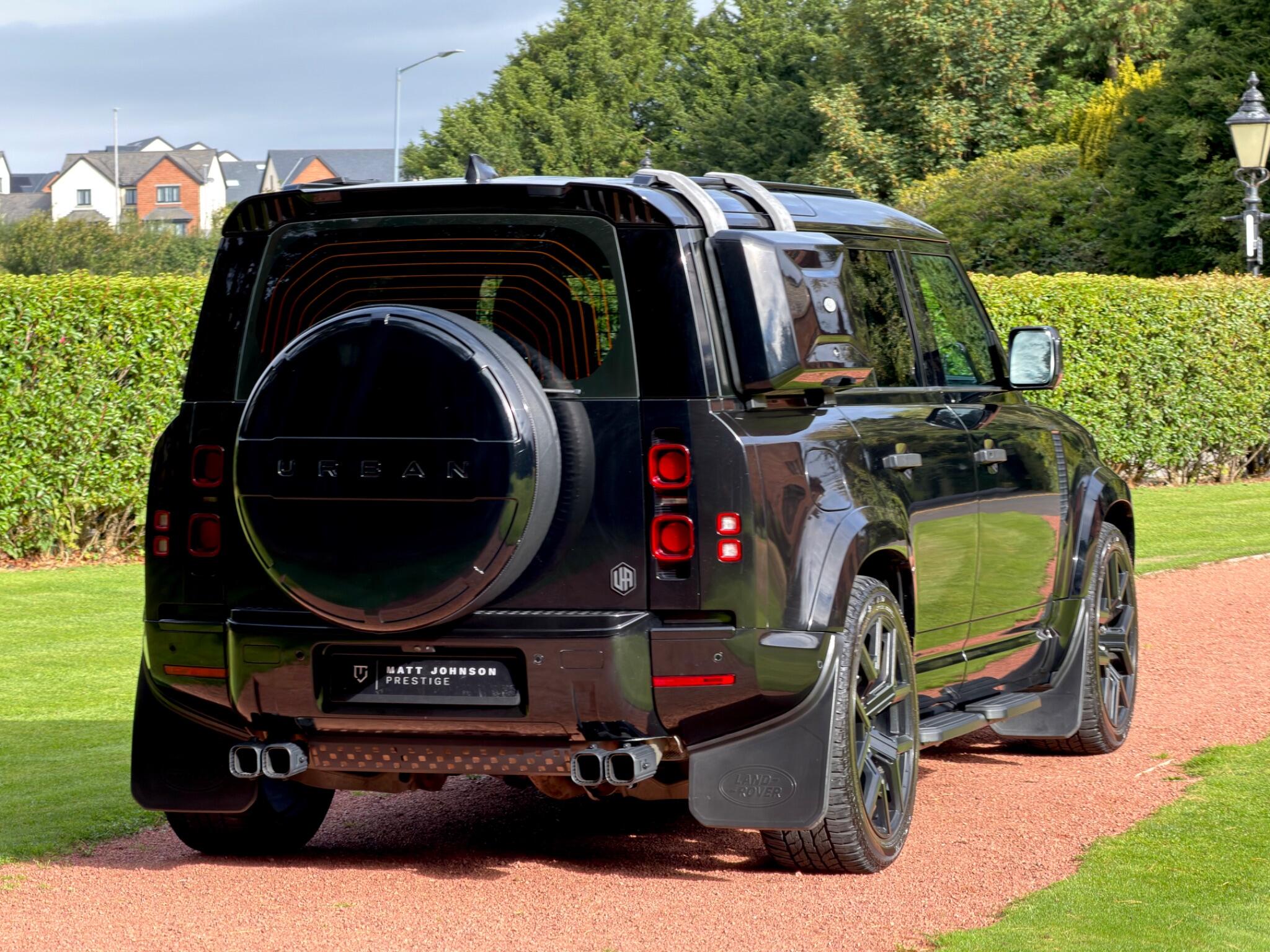 Land Rover Defender 110 view 18