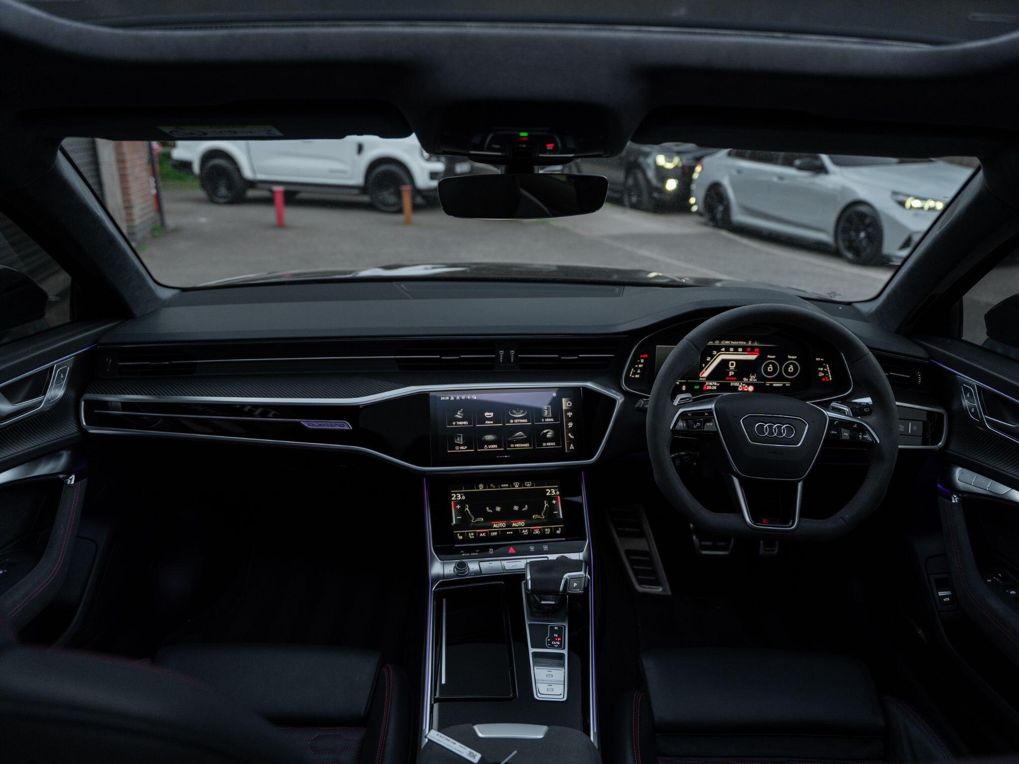 Audi RS6 Avant view 36