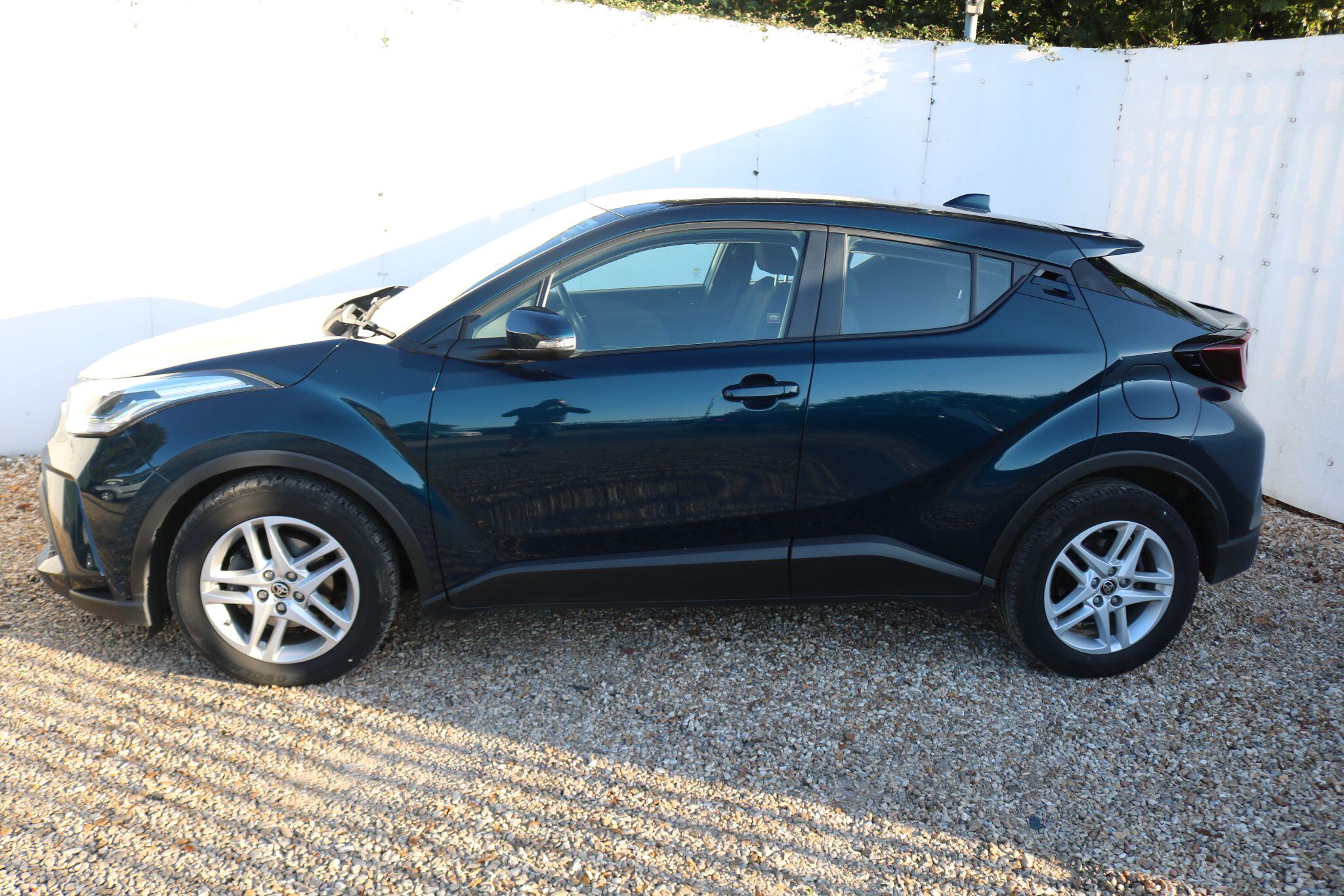 Toyota C-HR view 3
