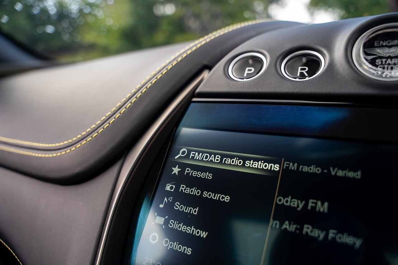 Aston Martin DBX view 90