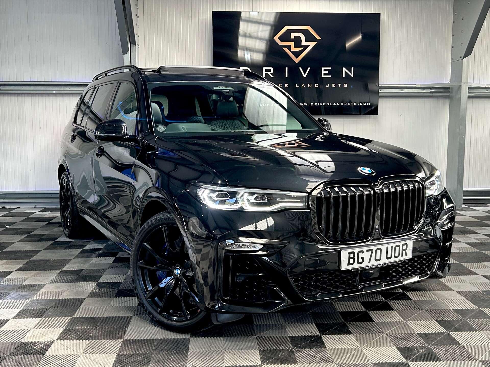 BMW X7 view 4