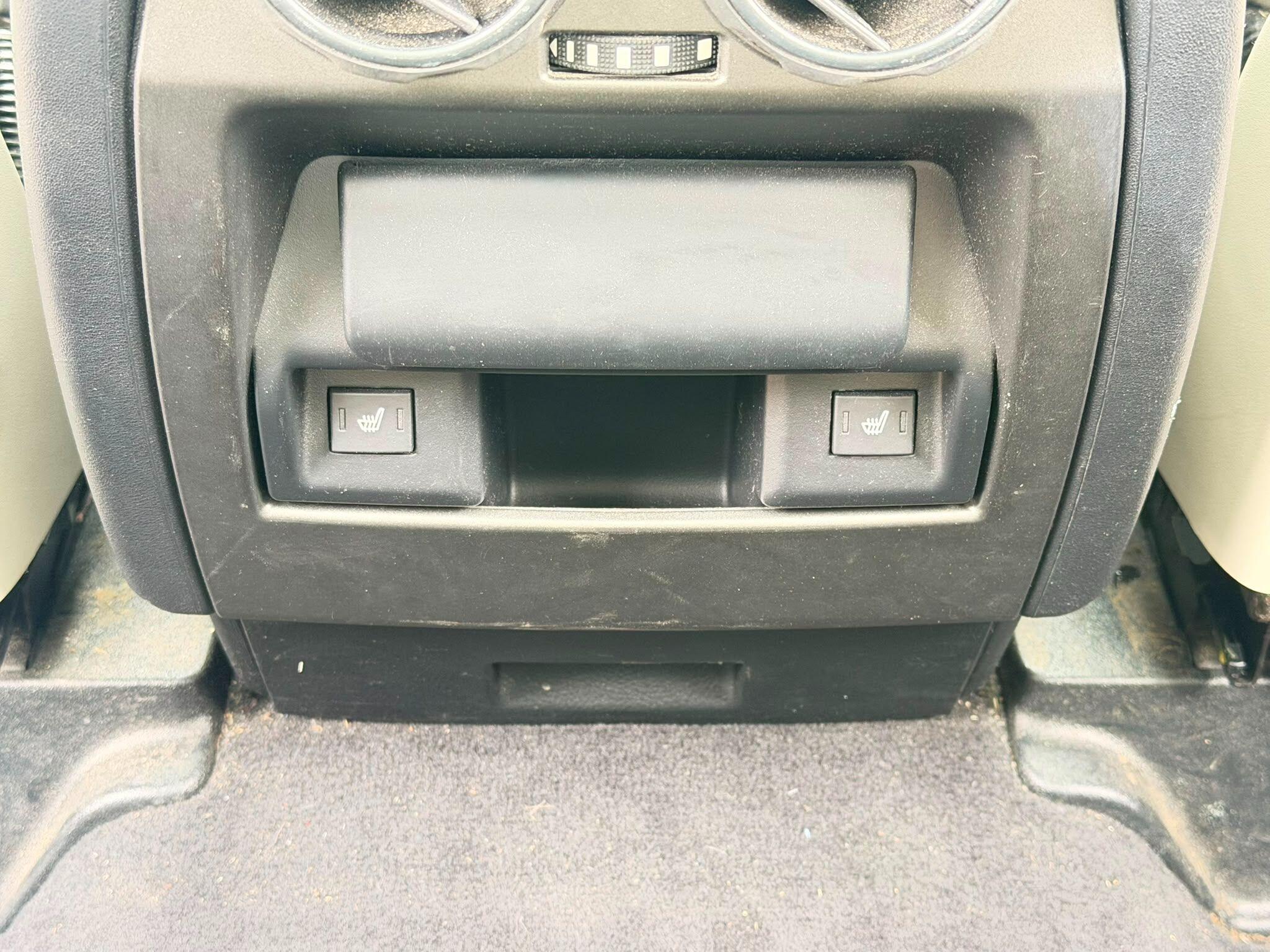 Land Rover Discovery view 25