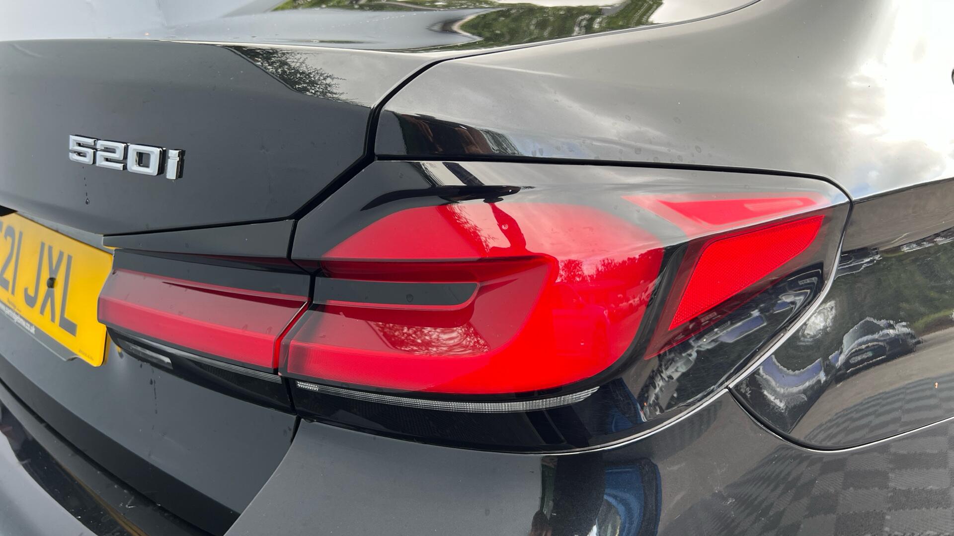 BMW 5 Series view 22