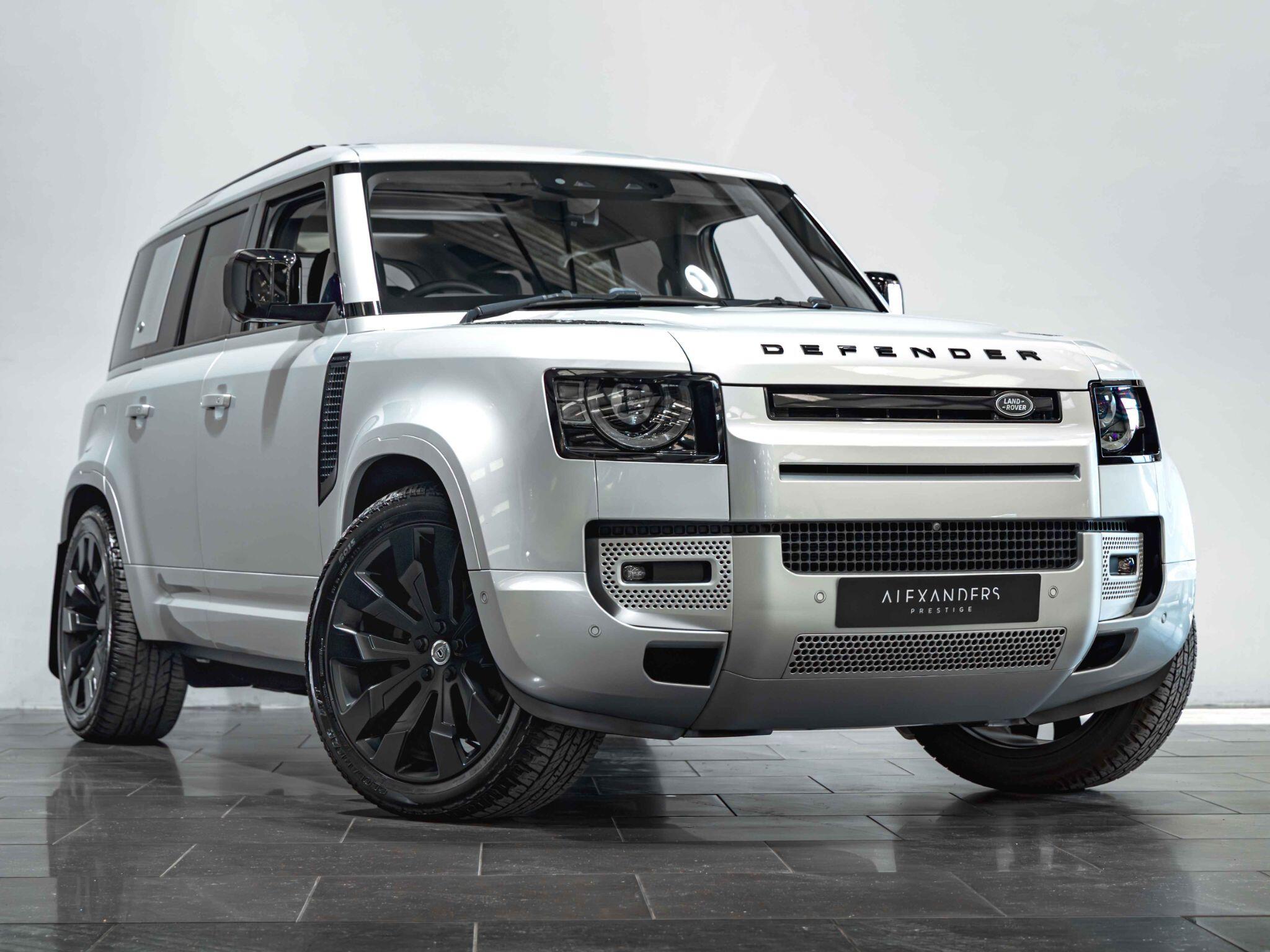 Land Rover Defender 110 view 7