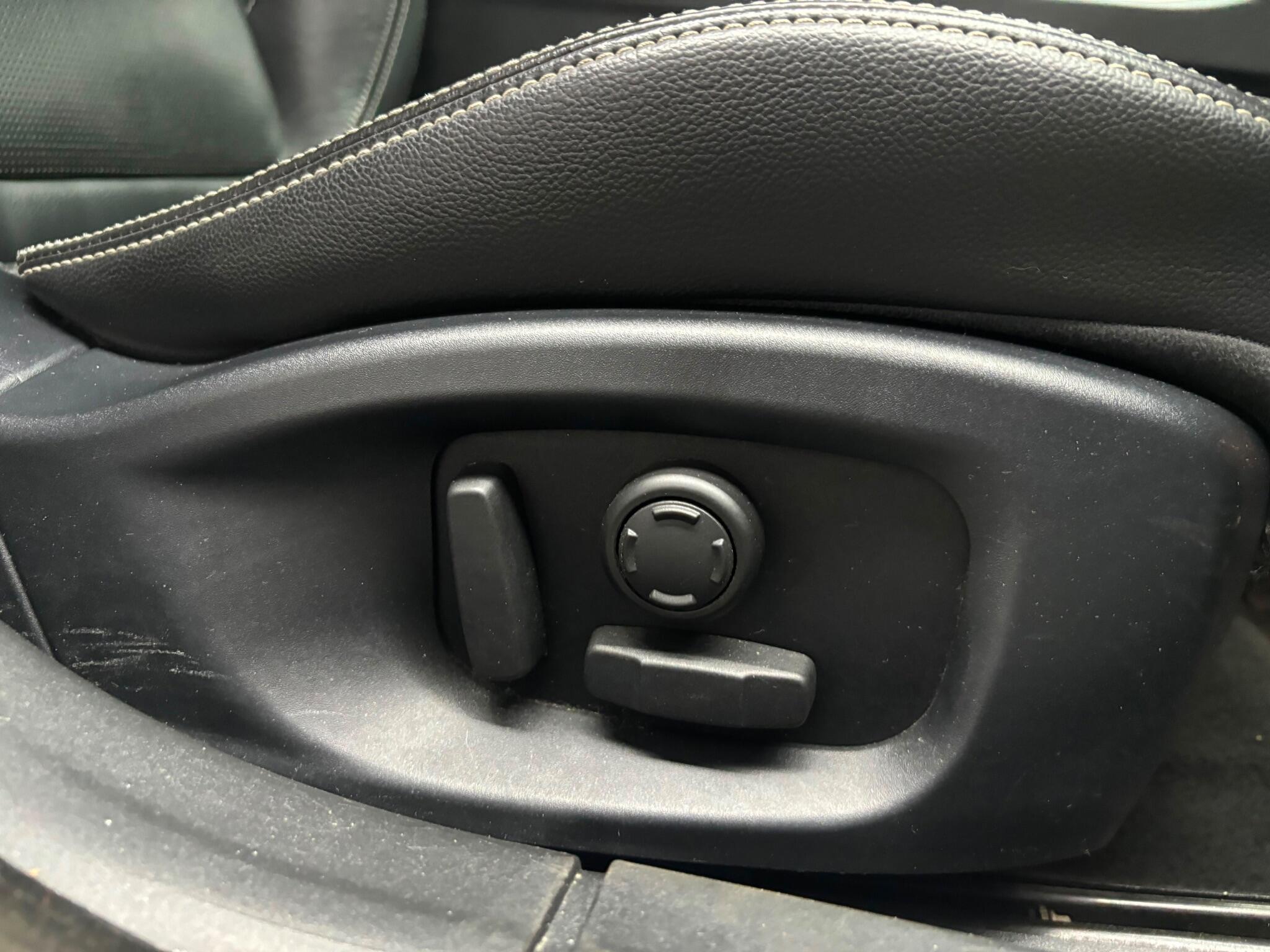 Jaguar XF view 21