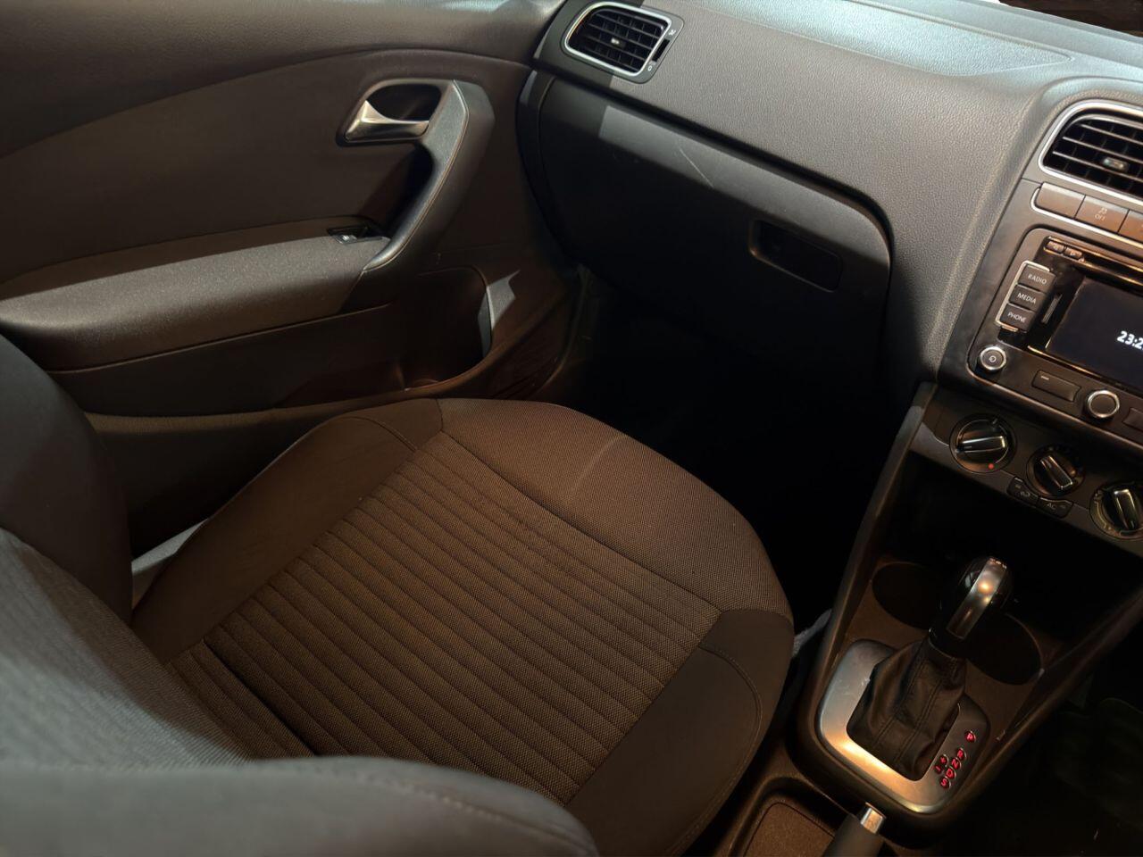 Volkswagen Polo view 9