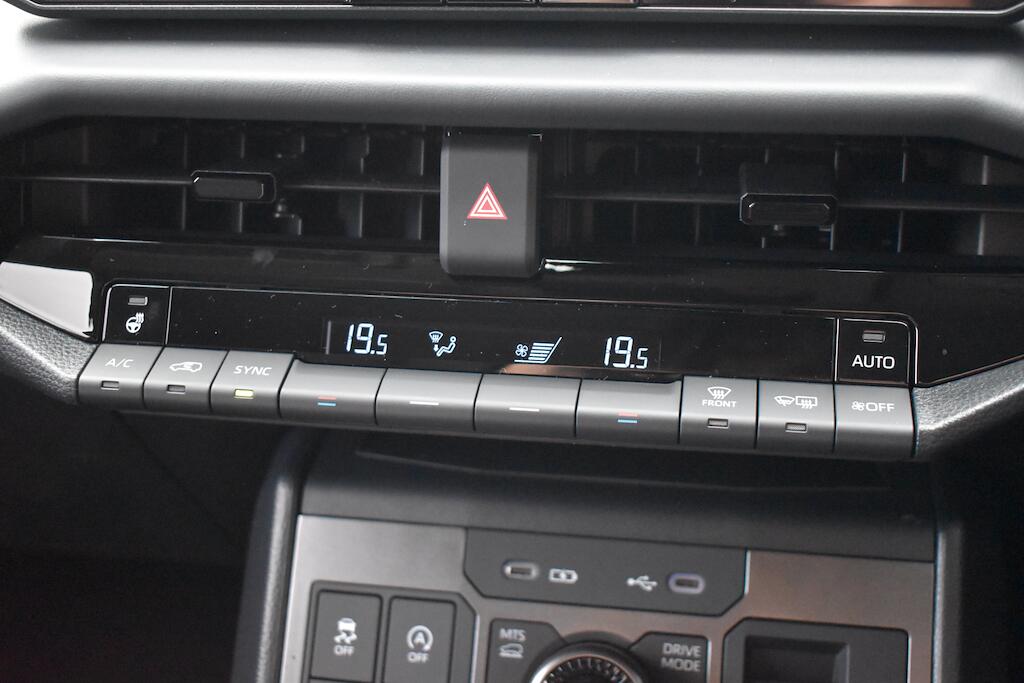 Toyota Hilux view 61