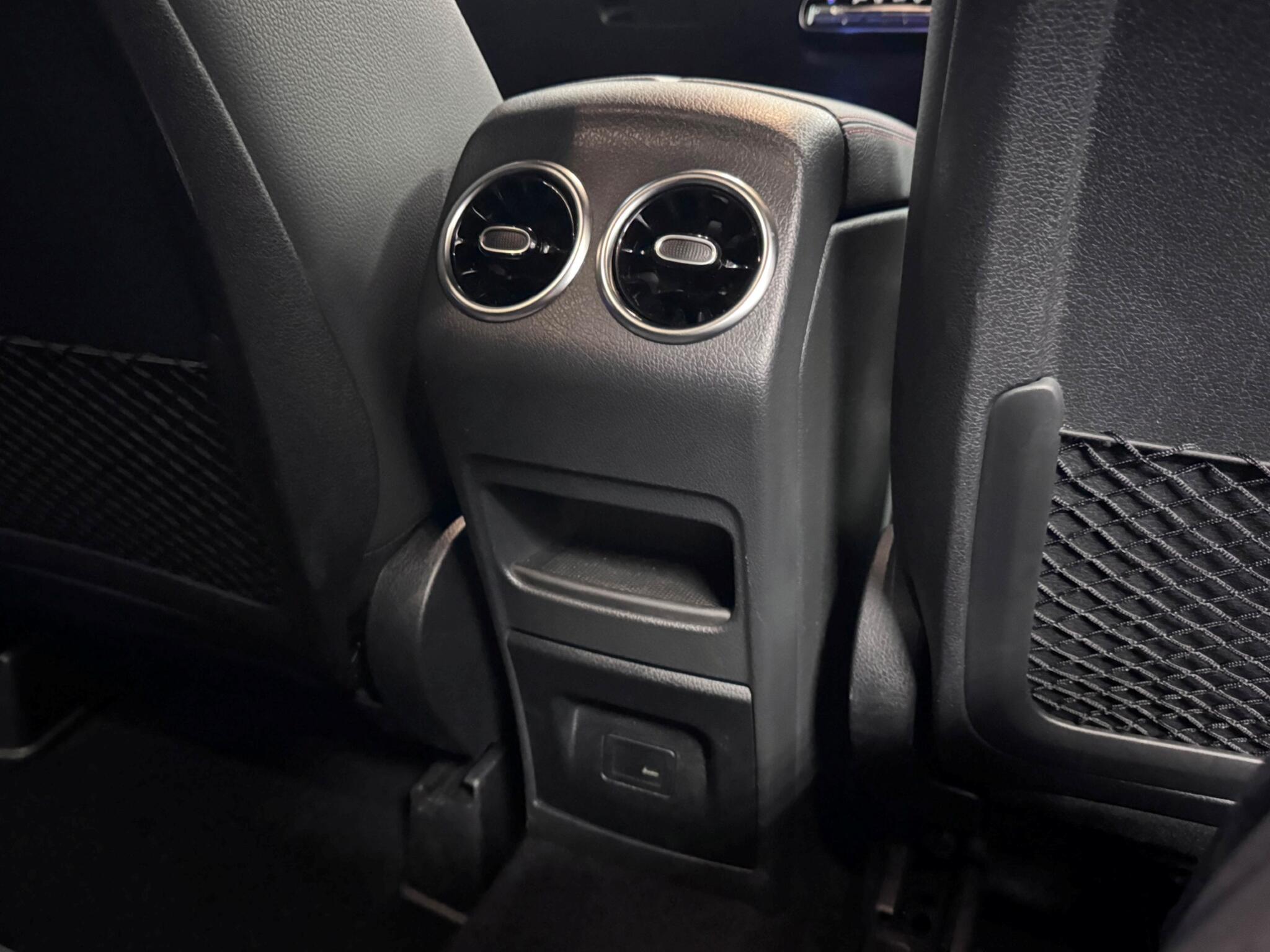 Mercedes-Benz GLB view 19