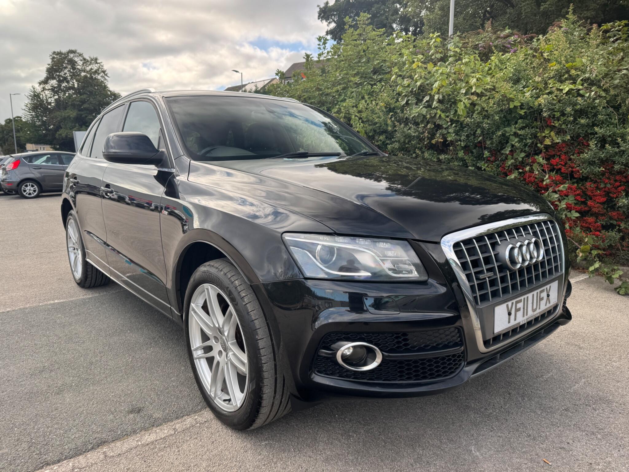 Audi Q5 view 3