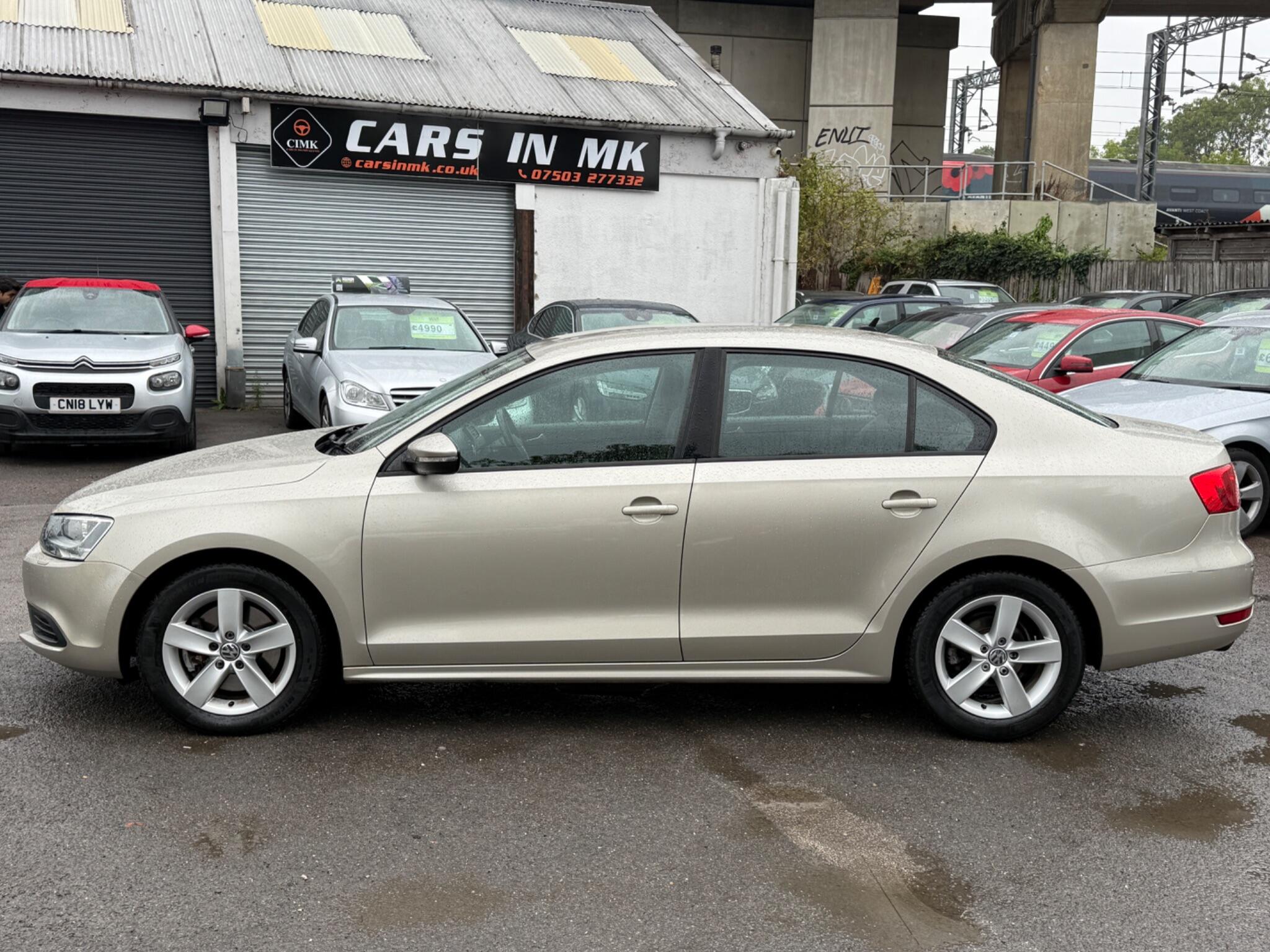 Volkswagen Jetta - Image 10