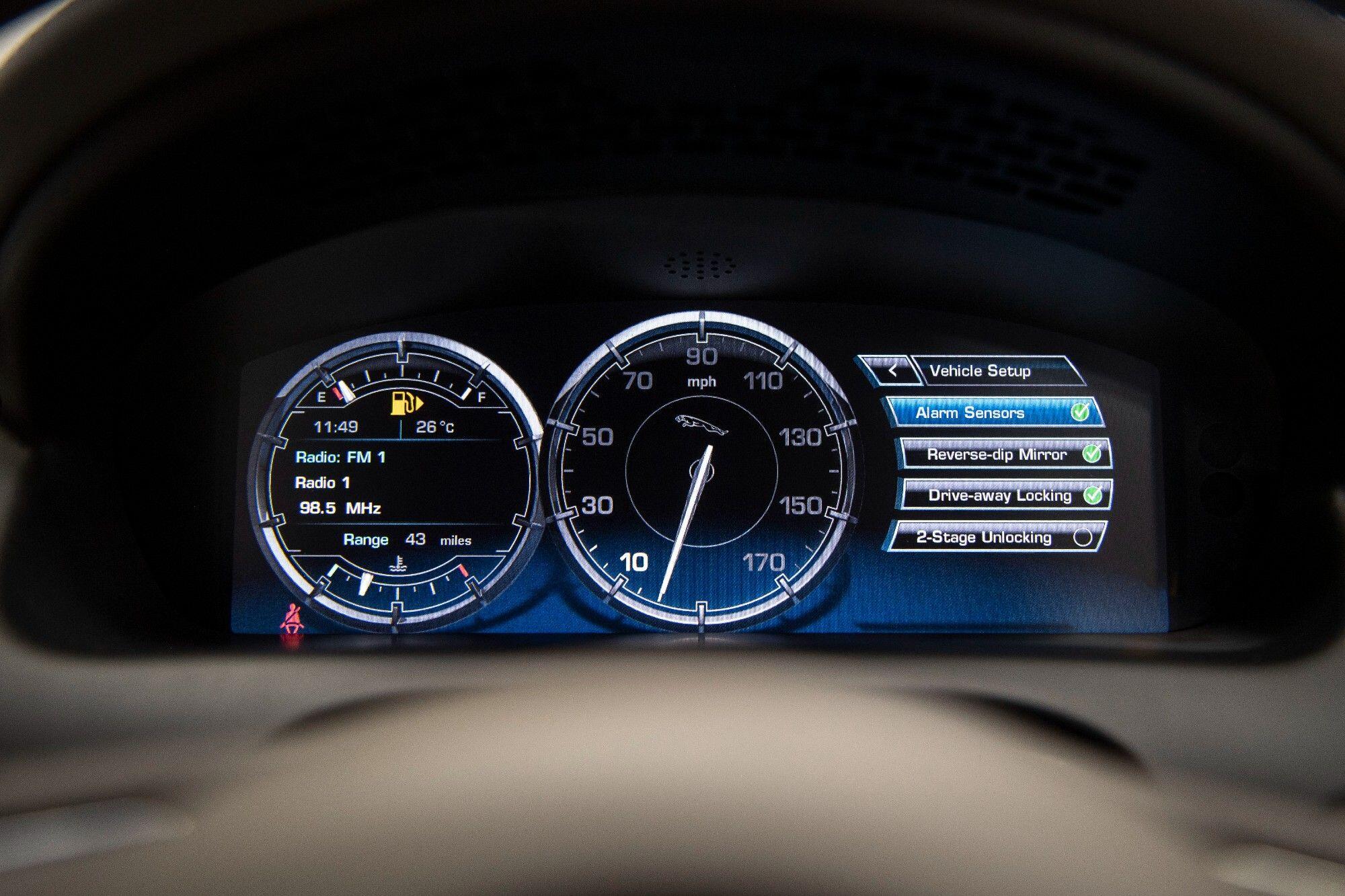 Jaguar XJ view 23