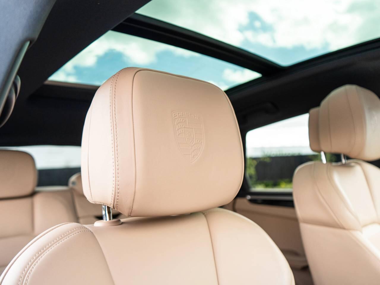 Porsche Macan view 48