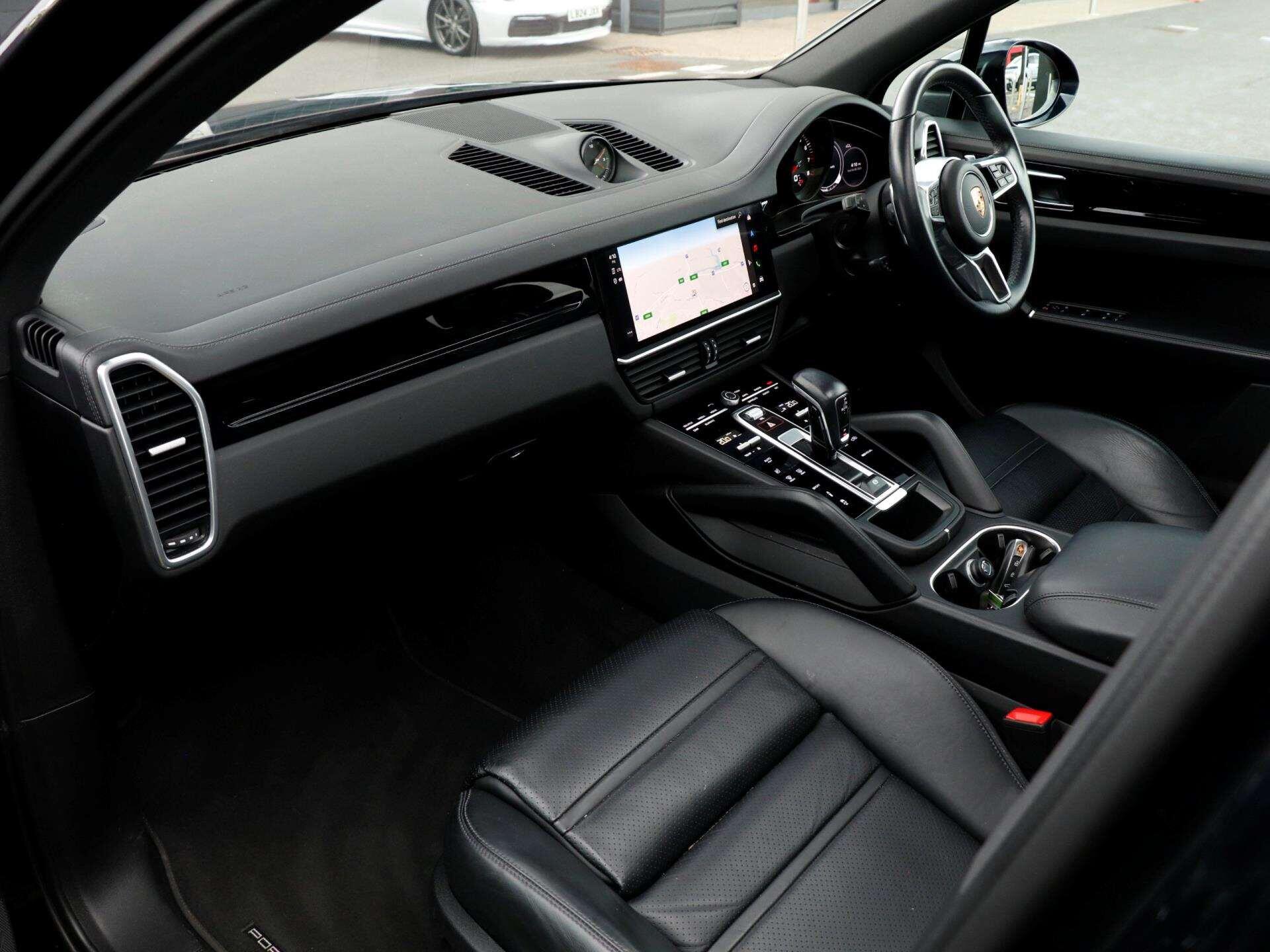 Porsche Cayenne view 9